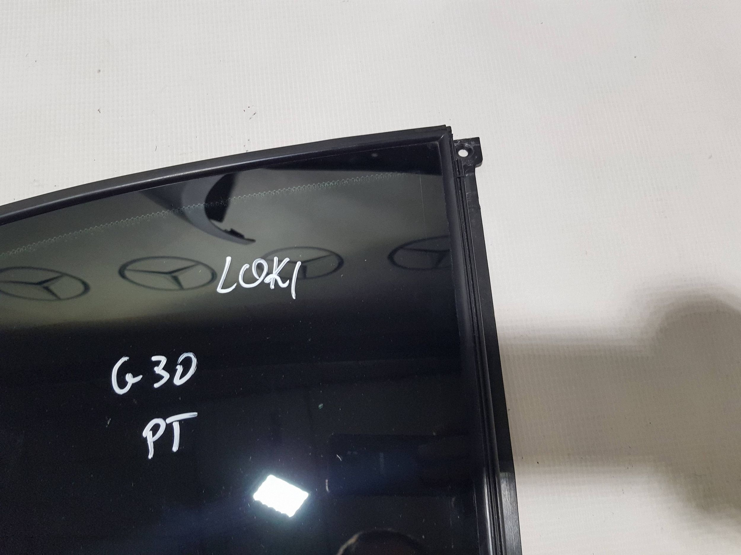 okno boční zadní záď strana pravá BMW 5 G30 sedan