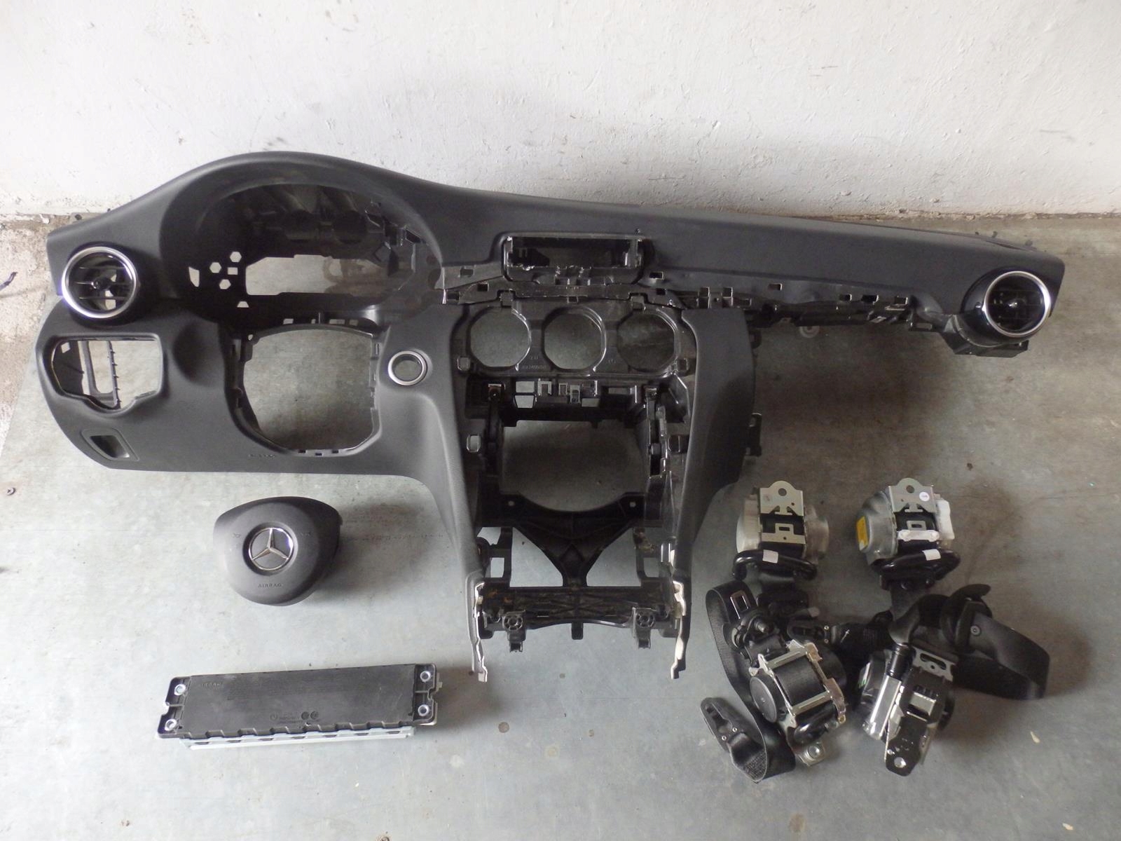 ТОРПЕДA ПАНЕЛЬ ПРИБОРОВ AIRBAG РЕМНИ MERCEDES W205 C-КЛАС 2014-