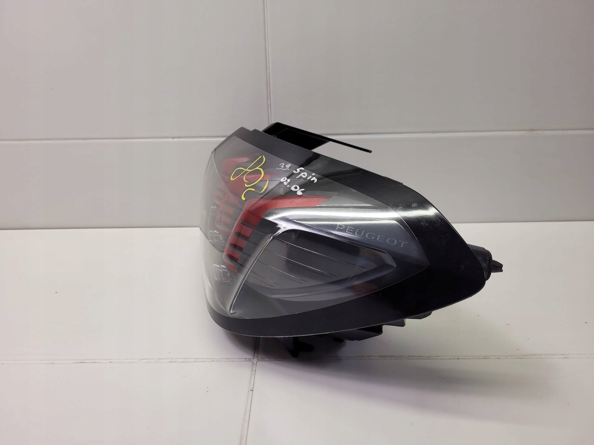 light rear right side Peugeot 208 2 2021 9823216680