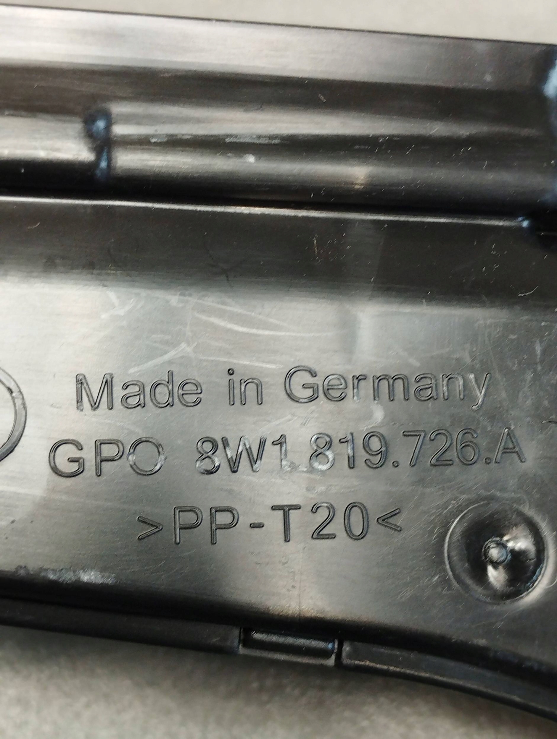 Audi A5 F5 luftansaugkanal 8W1819726A