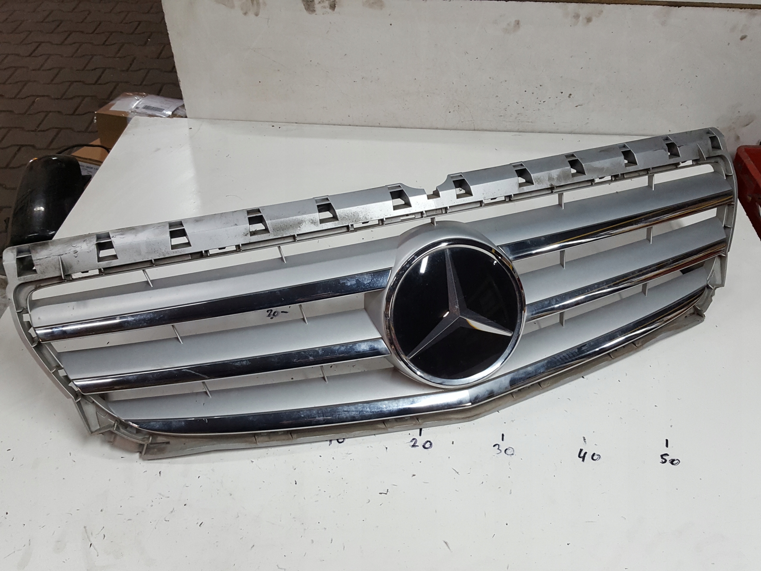 MERCEDES B W246 10r- ATRAPA GRILL