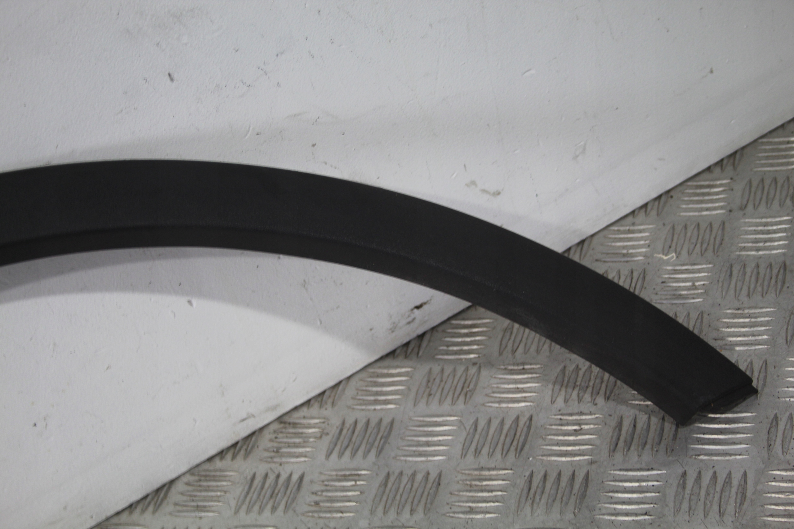 COUVERTURE AILE DROITE AVANT FORD KUGA MK1 8V41-516D238-AD