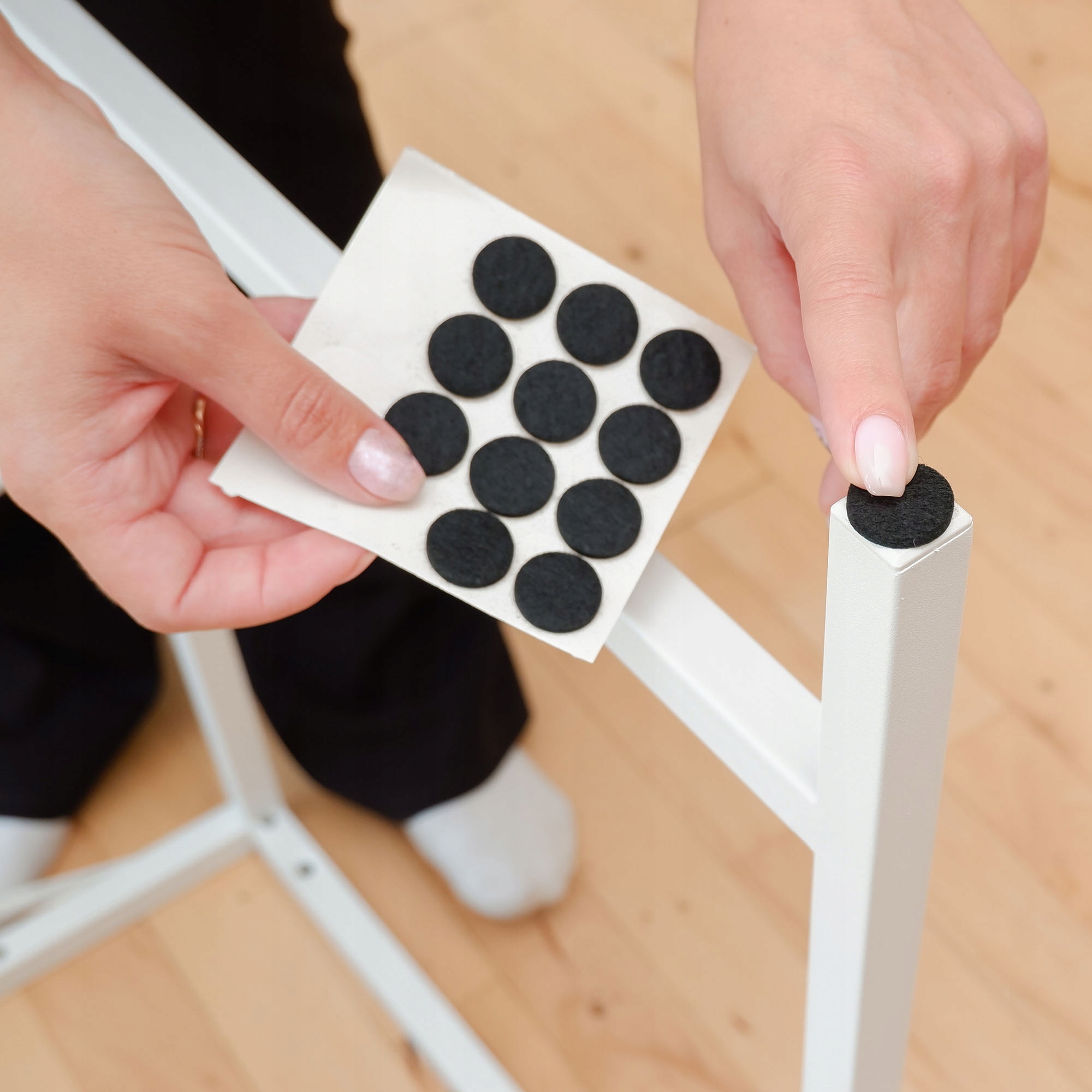 88x PODKŁADKI FILCOWE POD MEBLE KRZESŁA SAMOPRZYLEPNE ZESTAW GRUBE Marka Kadax