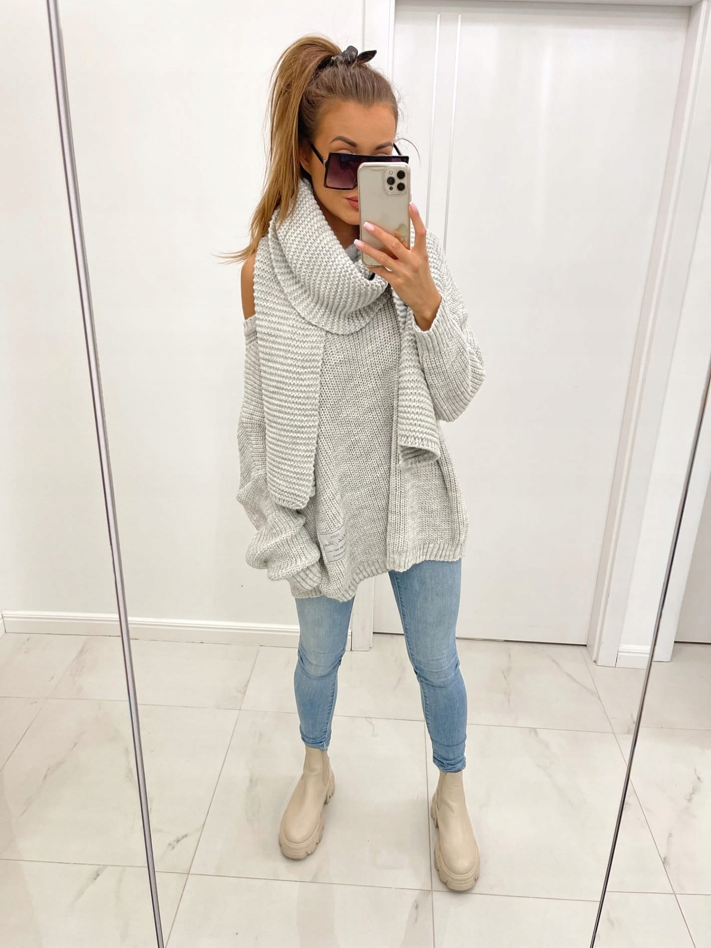 Duży szal damski jasny szary Tmc Moda Marka TMC Moda