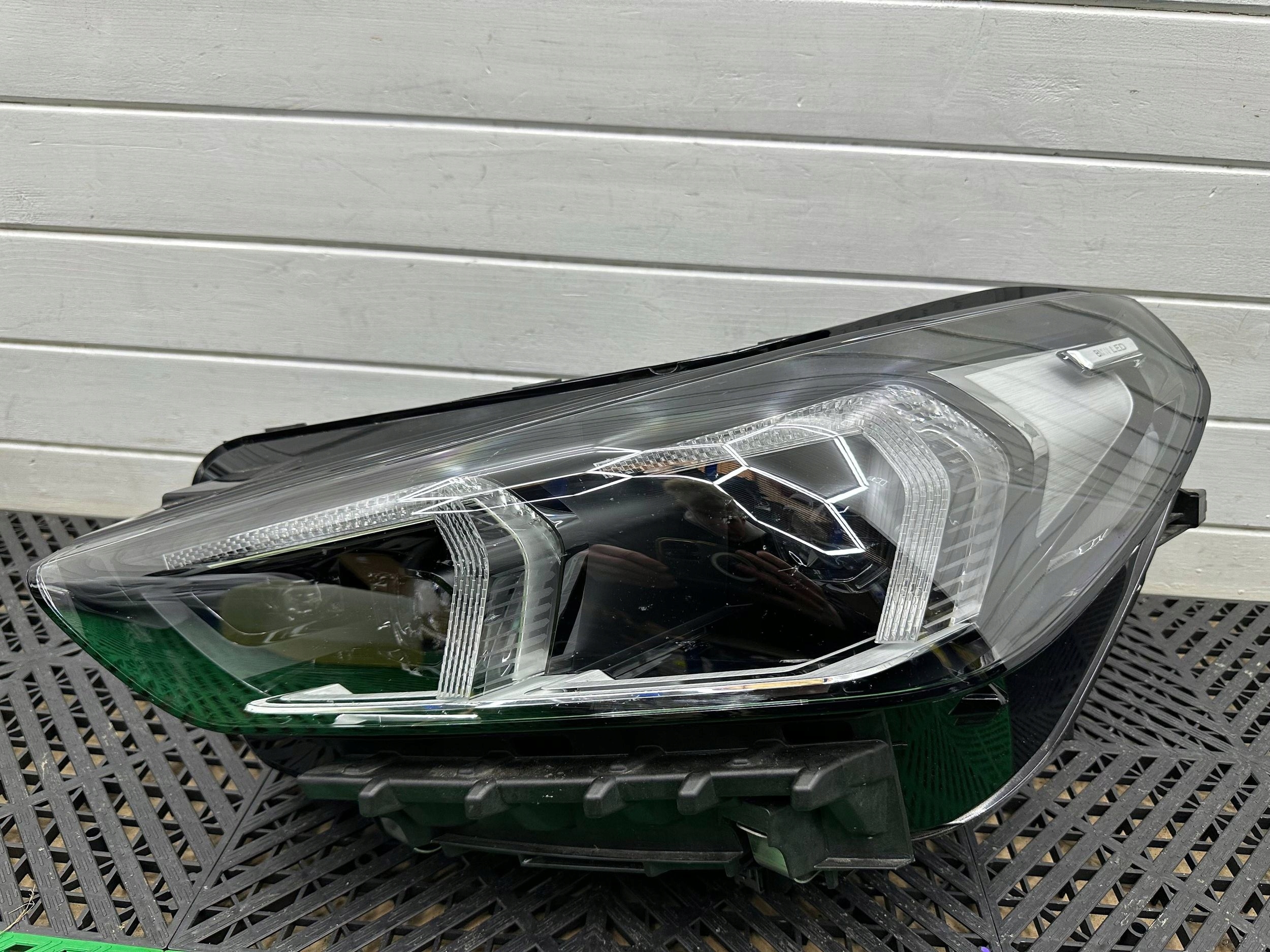 Reflektor front side left BMW X1 U11 5A9A22701