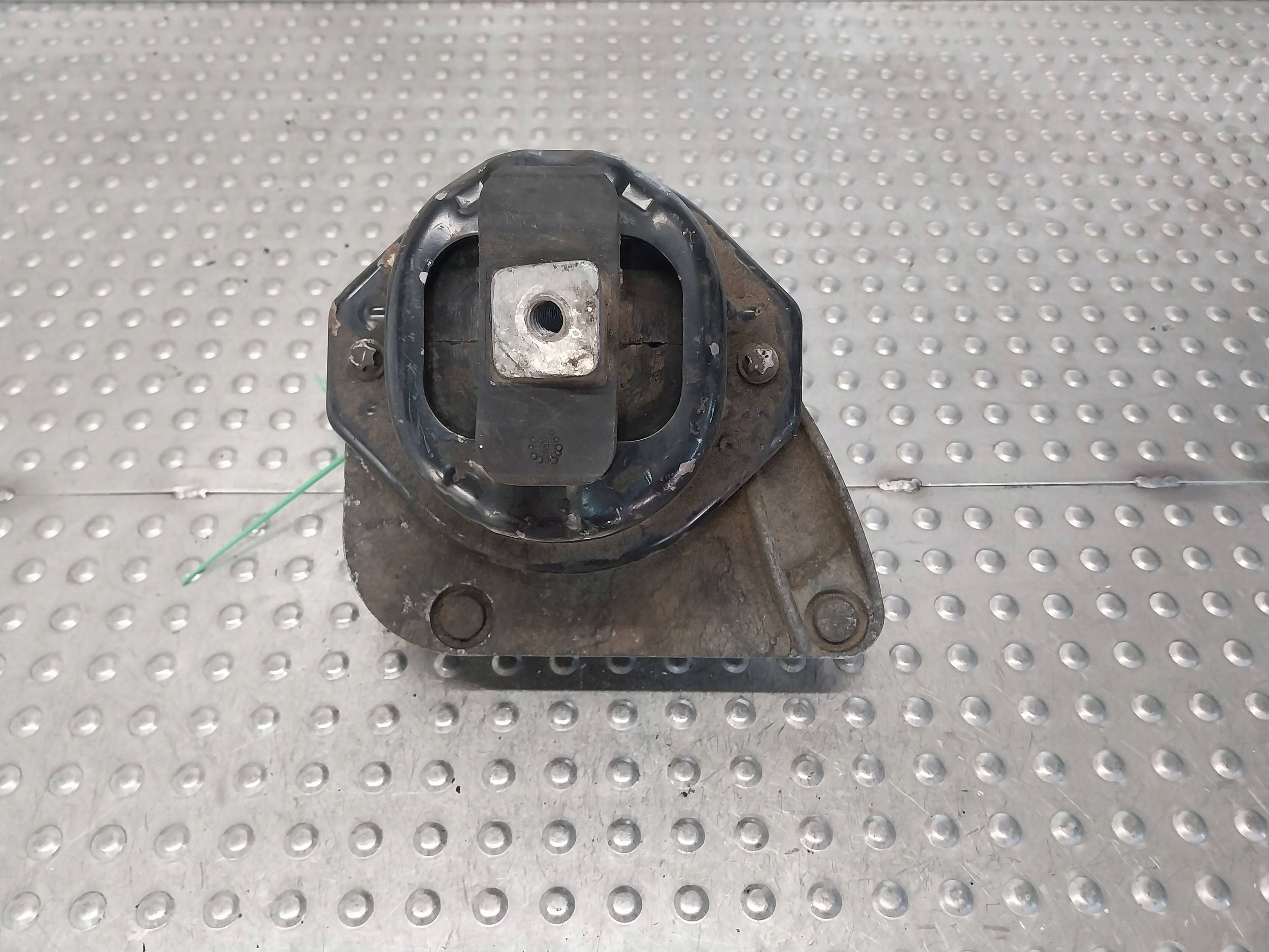 holder engine mount right 6758427 BMW 7 E65 E66 E67 3.0D