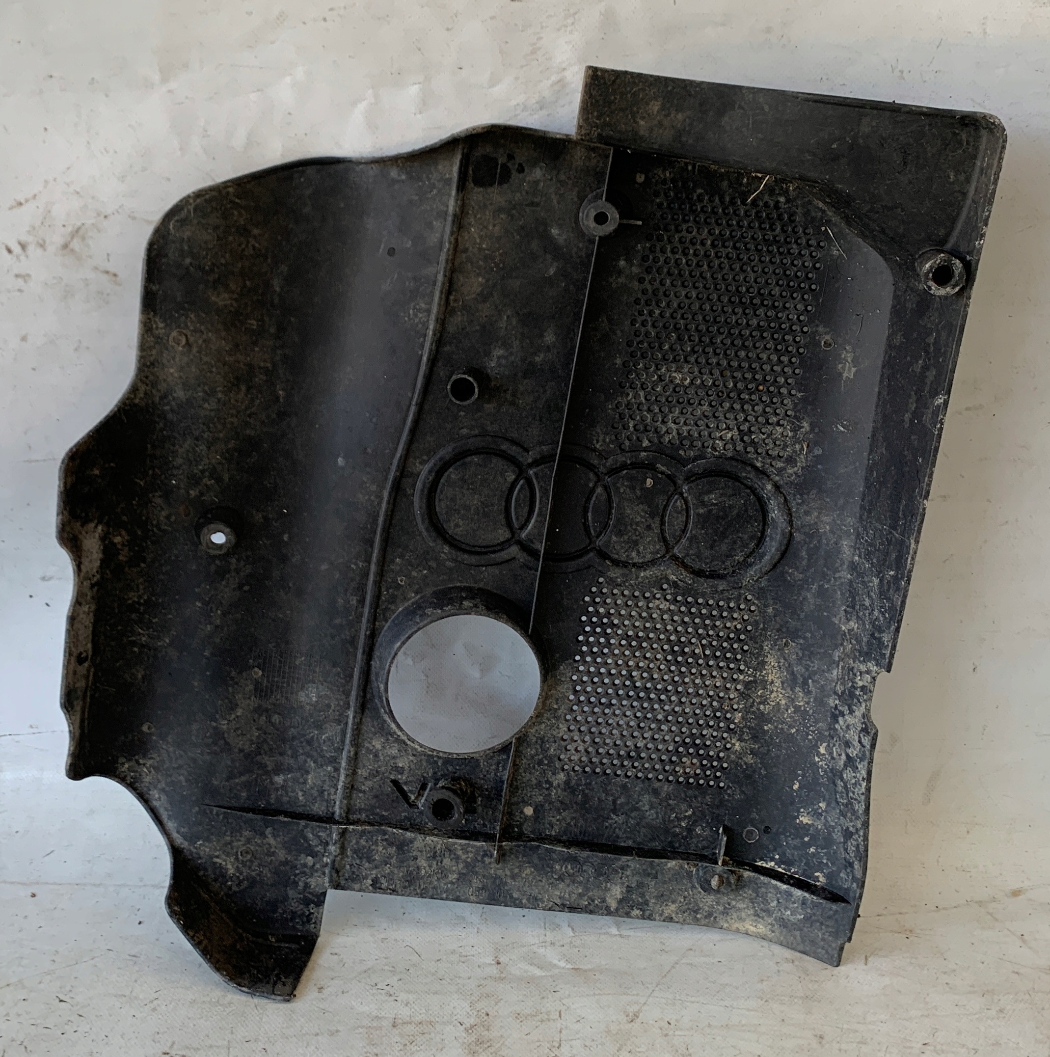 # cover upper of the engine AUDI 1.8 5V 058103724J
