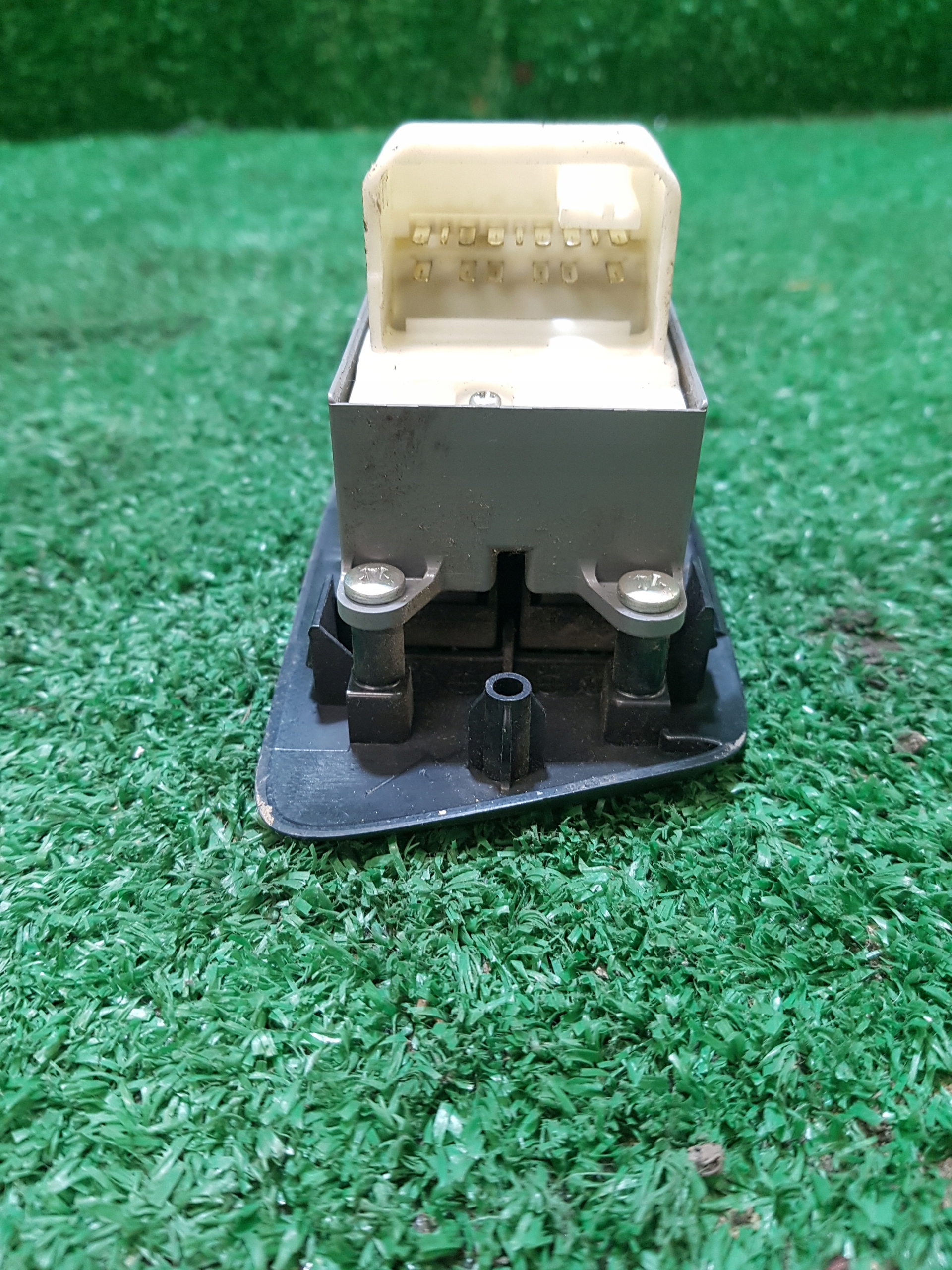 control panel of the window driver´s TOYOTA AURIS