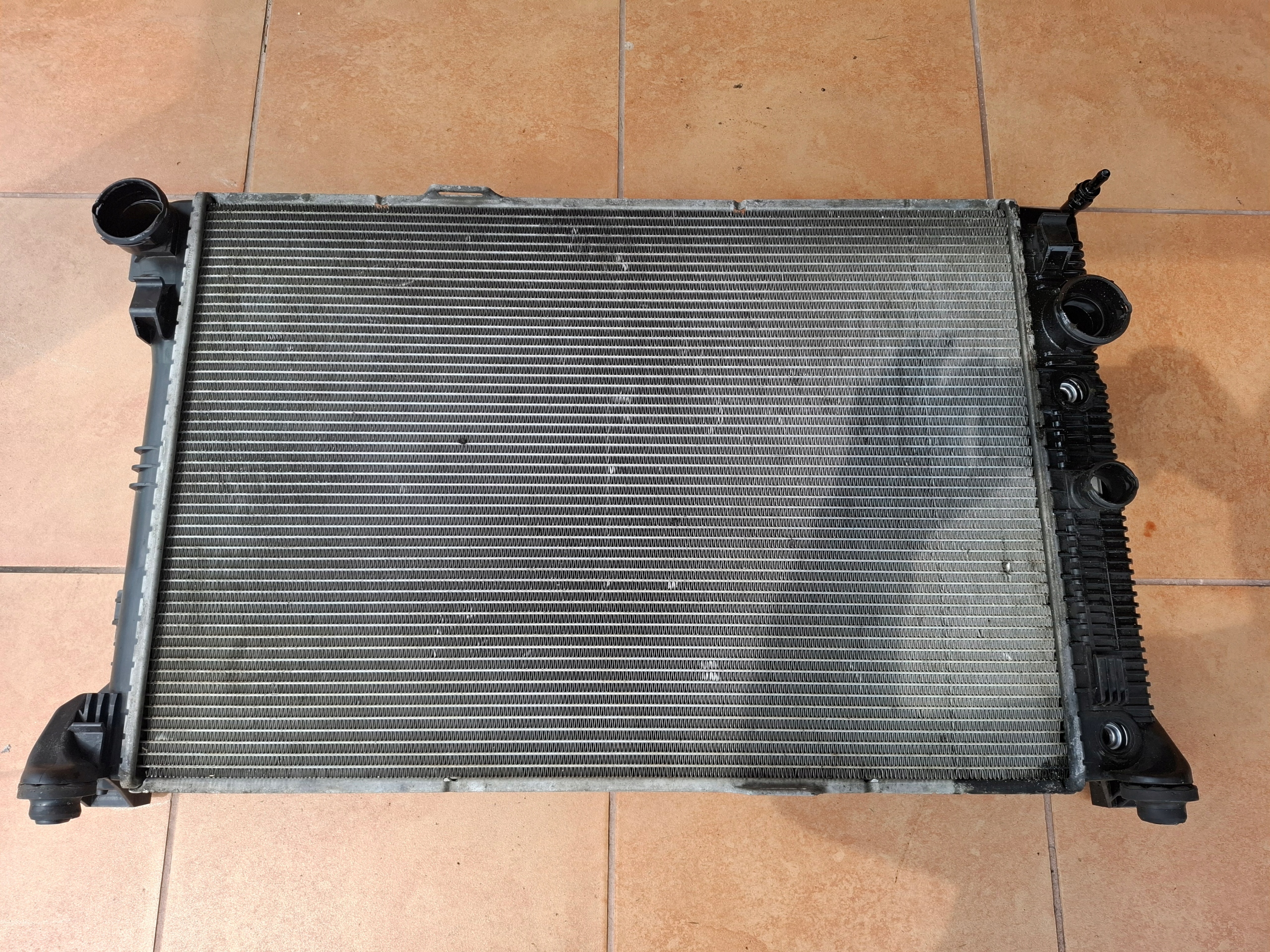 water cooler MERCEDES W204 3,0 CDI A2045000603