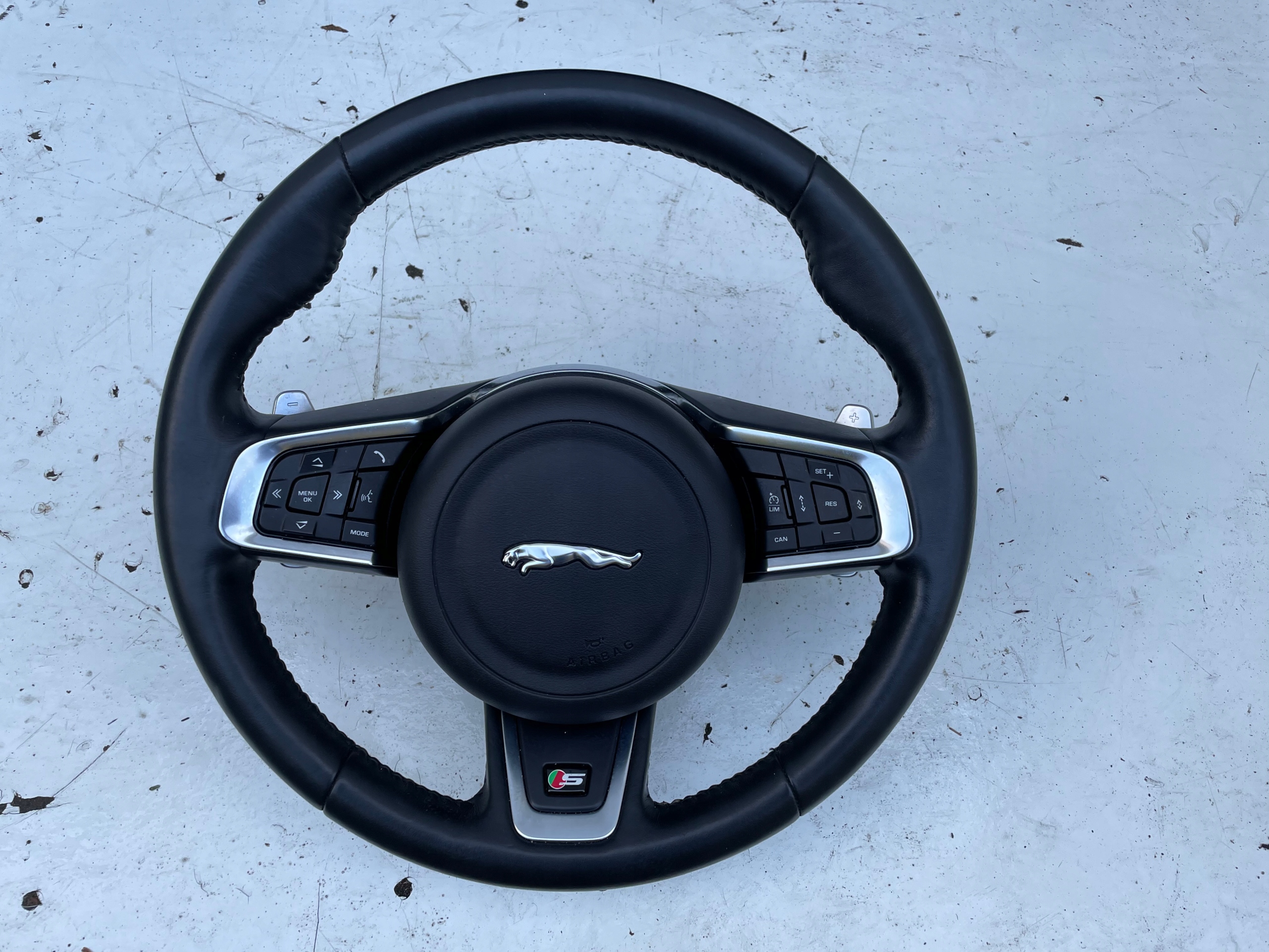 JAGUAR F-PACE KIEROWNICA S-DYNAMIC ŁOPATKI X761