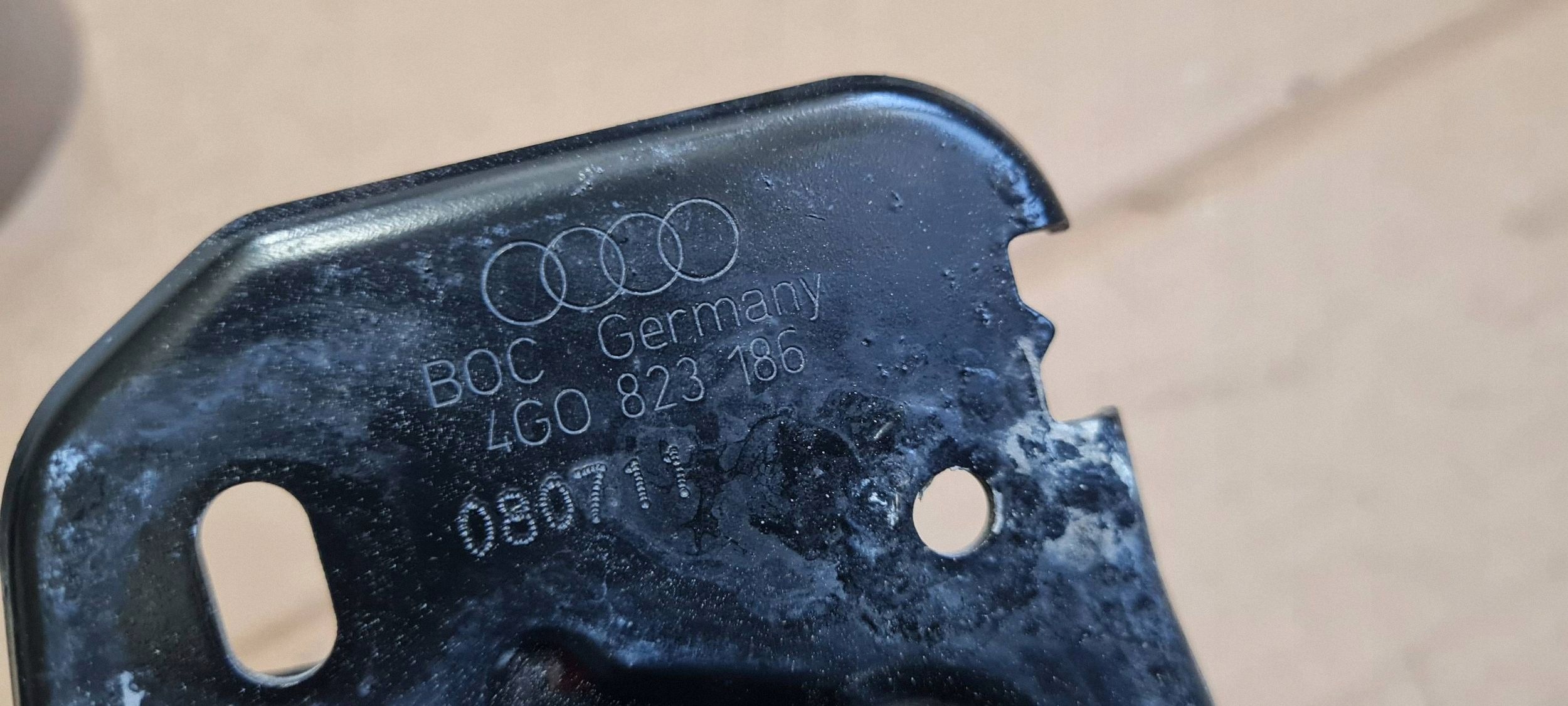 A7 4G bonnet latch lock RYGIEL front 4G0823186 A6 C7 4G