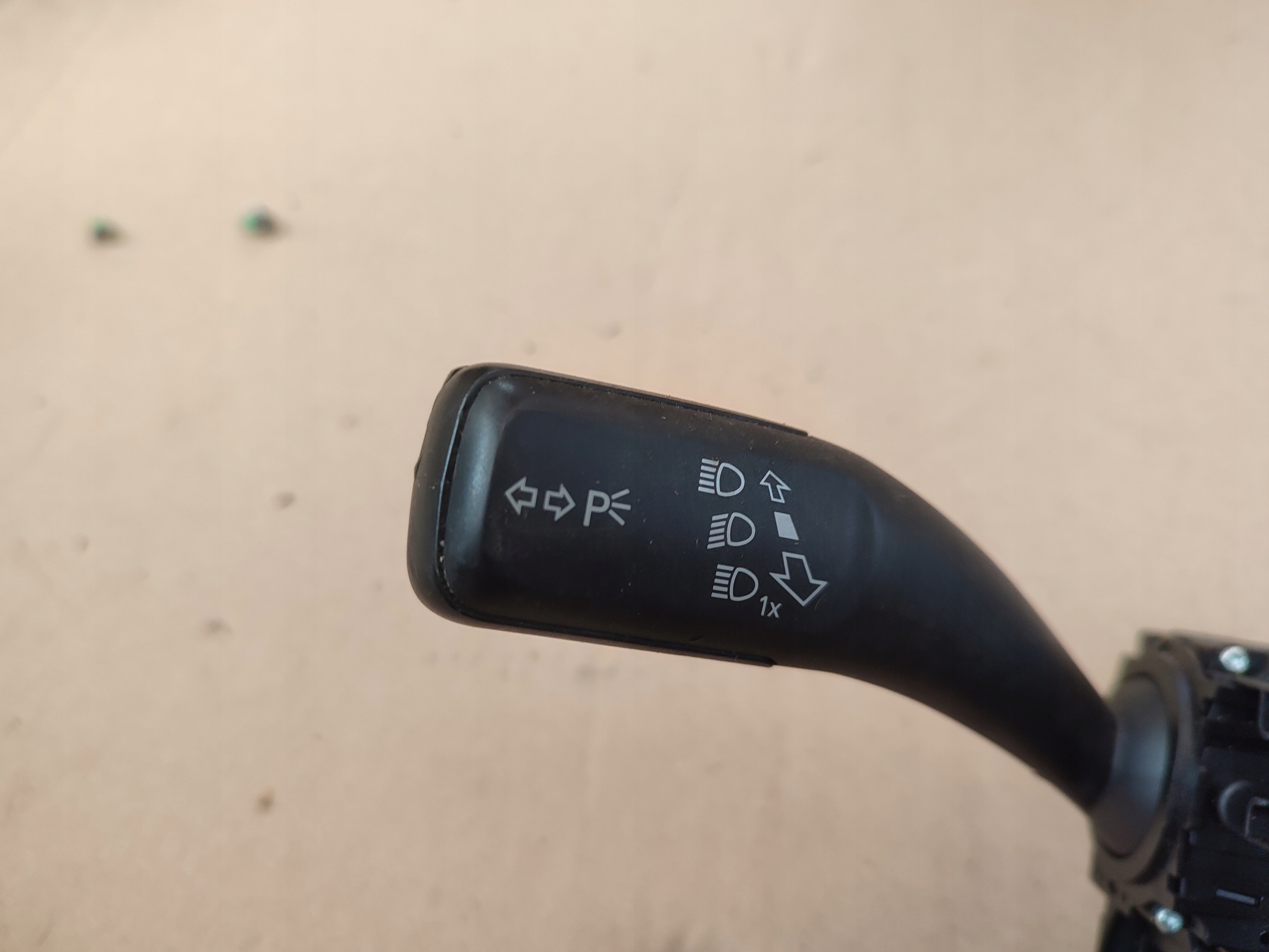 MANETKA steering wheel levers and controls ring A4 B8 8K0953502BJ 8K0953568F