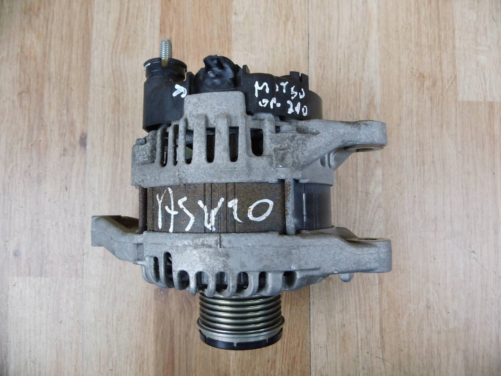 Mitsubishi ASX 2.0 alternator 1800A567