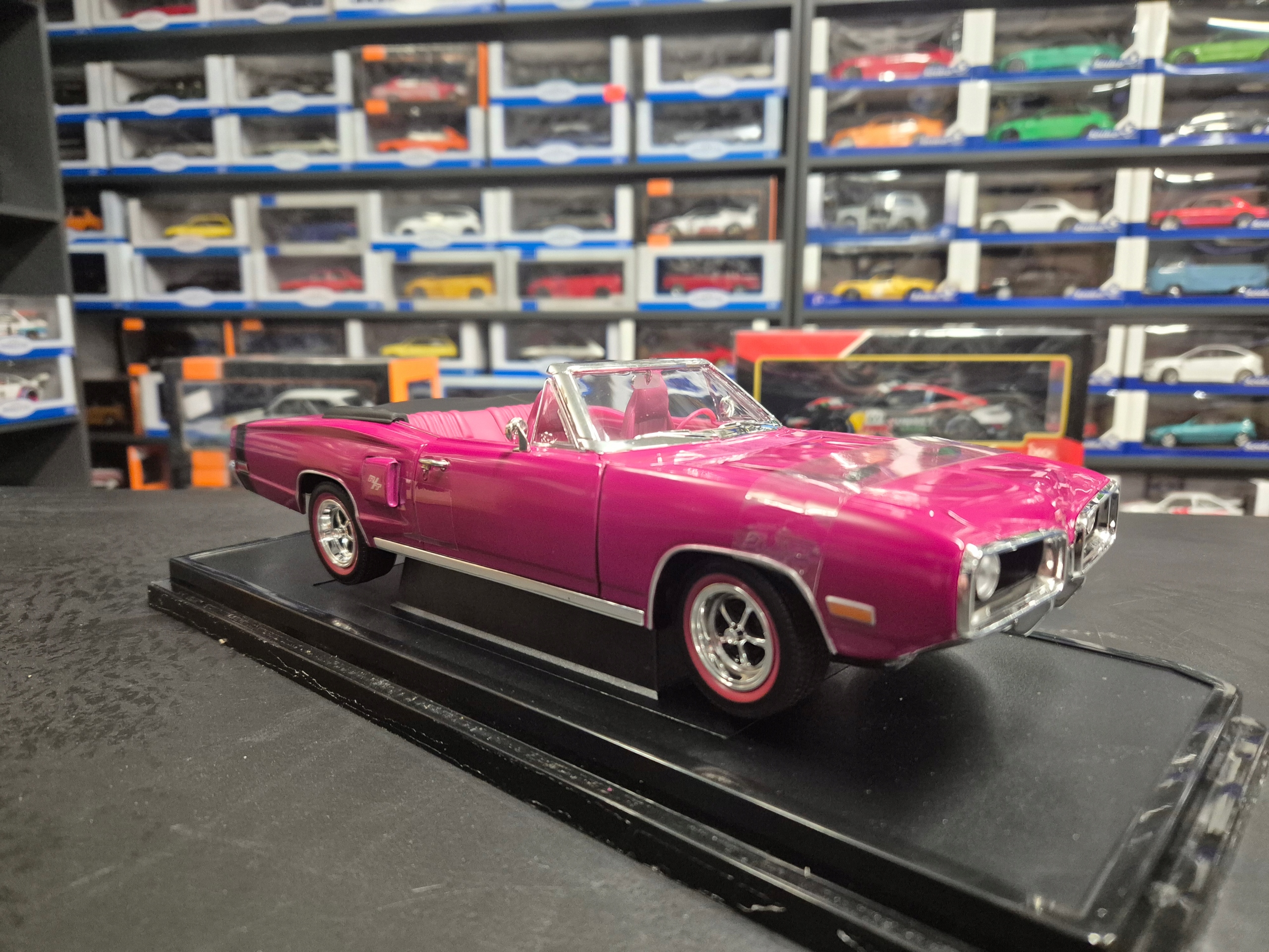 DODGE CORONET R/T 1/18 ROAD SIGNATURE LDC 92548 Model CORONET R/T