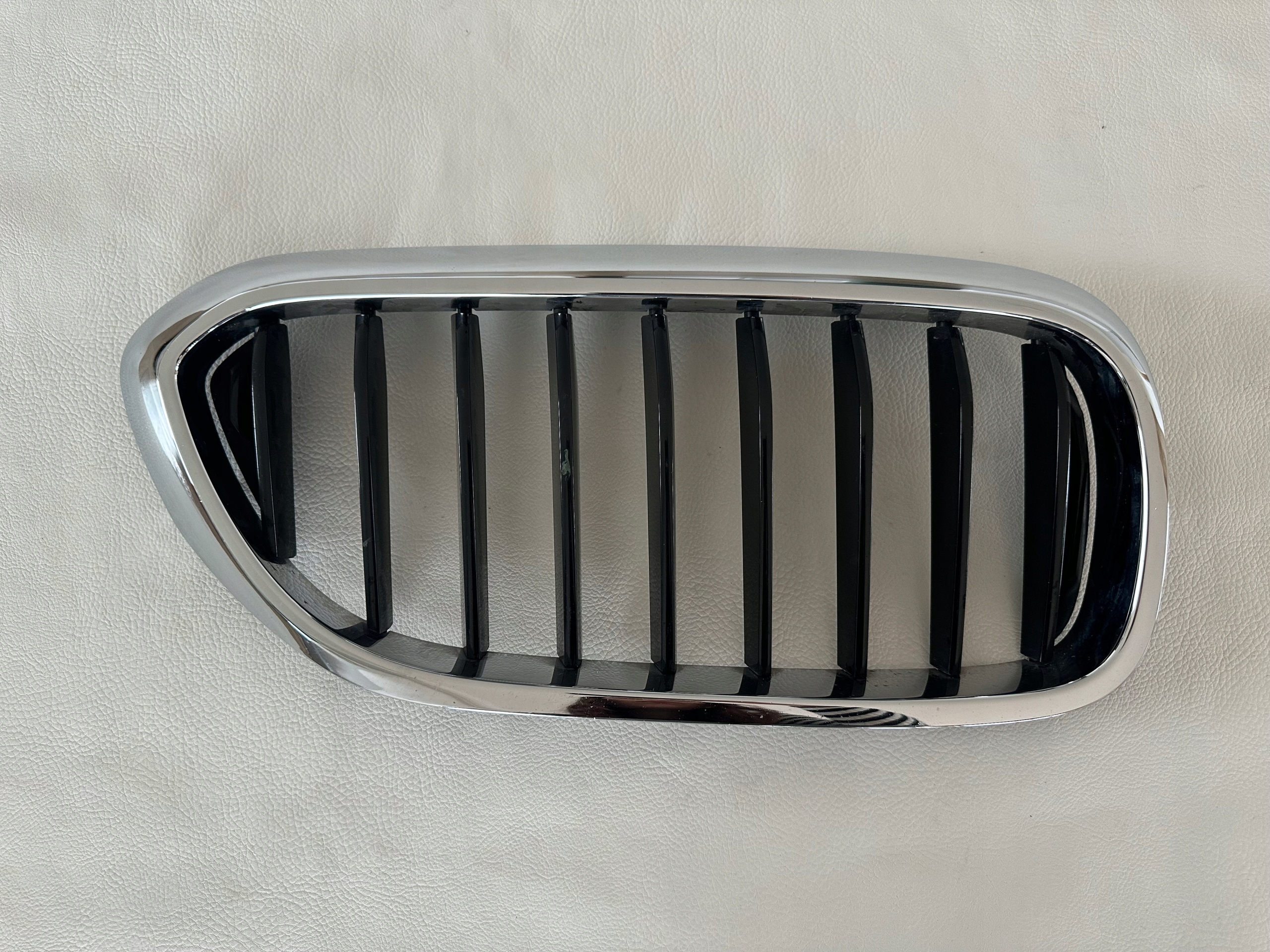 BMW 5 G30 G31 maska bubreg maska 7383520