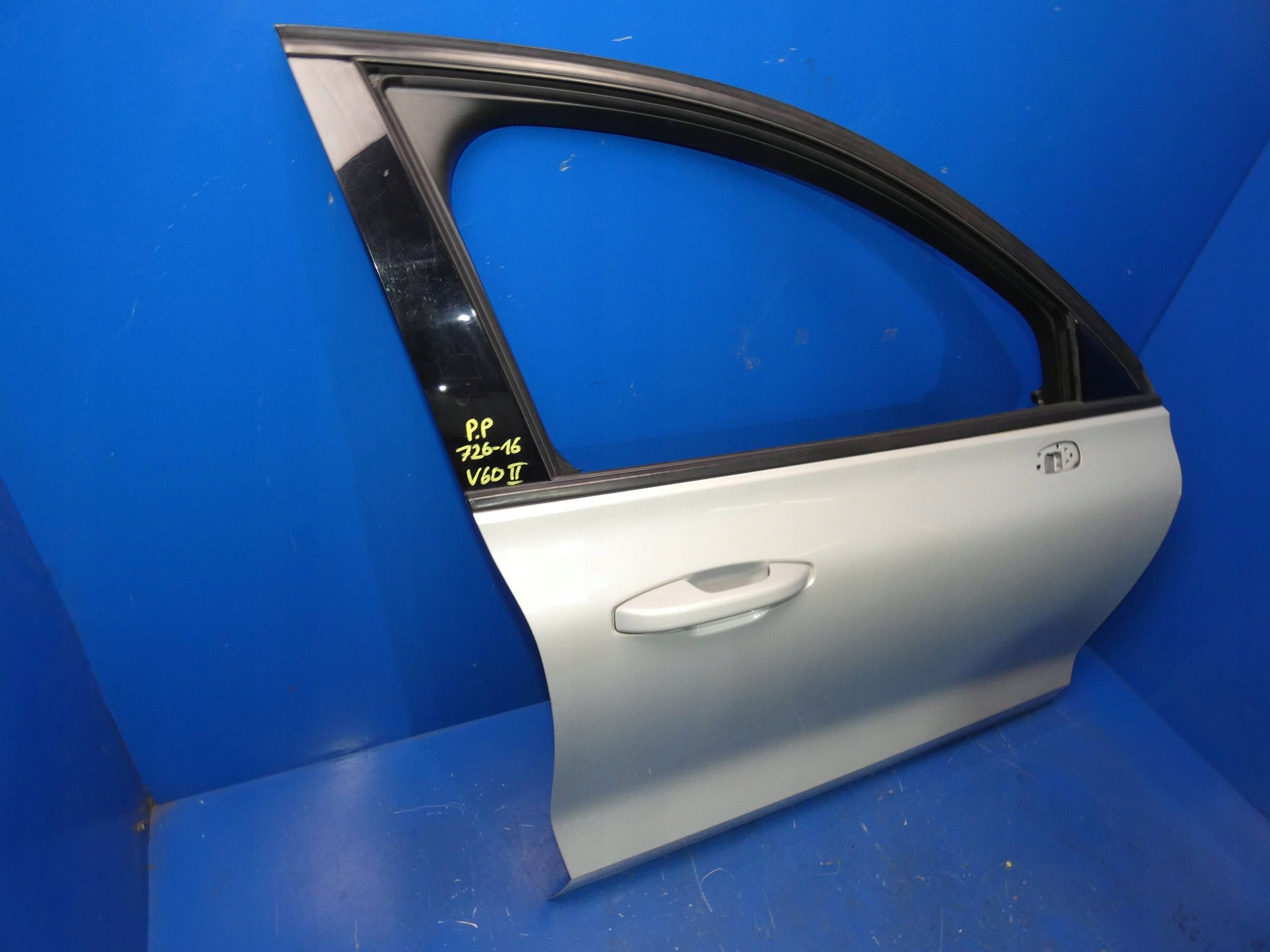 VOLVO V60 II S60 III DRZWI PRAWY PRZÓD PRZEDNIE 726-16 Strona zabudowy przód - prawa