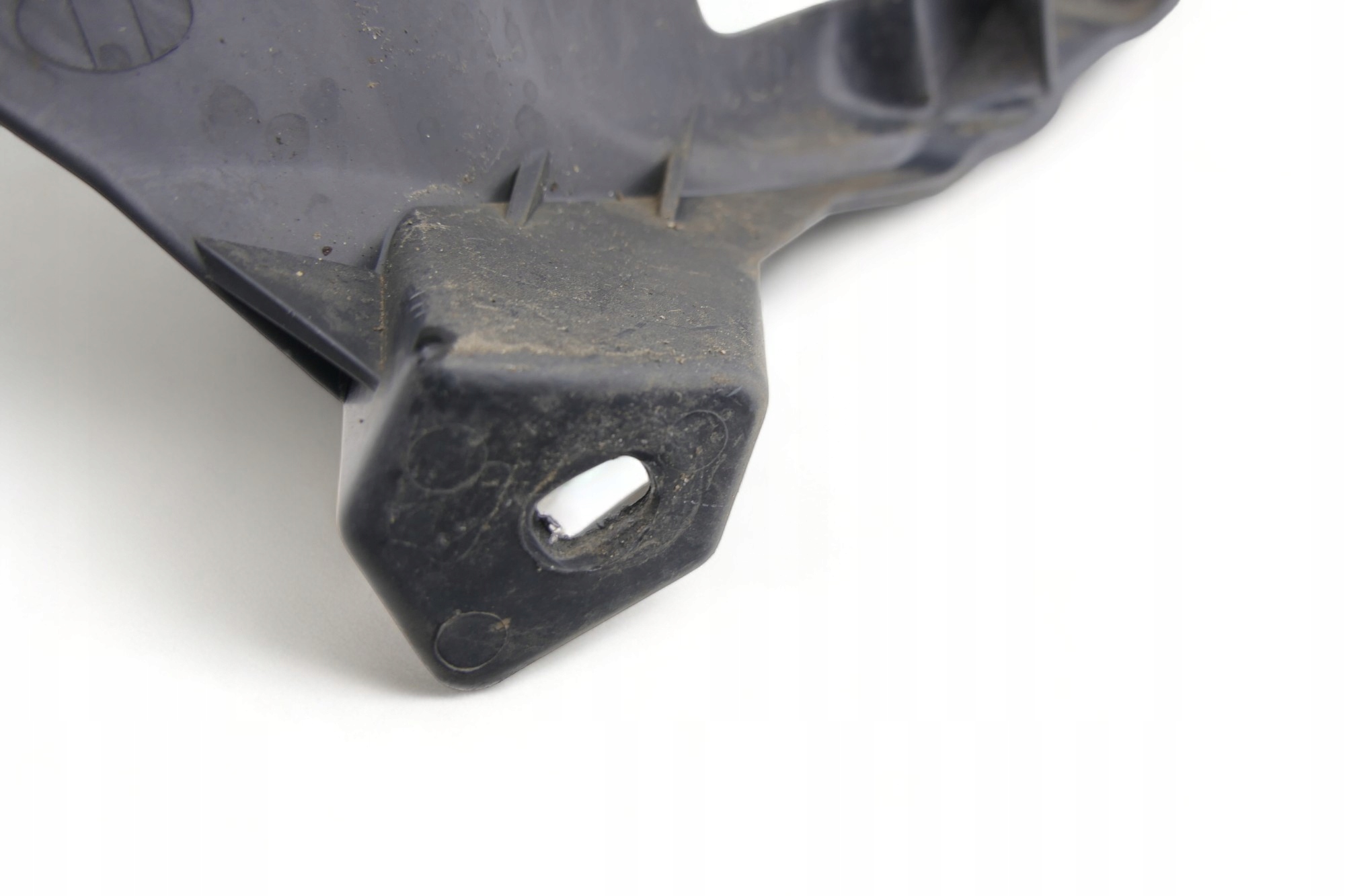 support lights left front do RENAULT CLIO III 8200800090