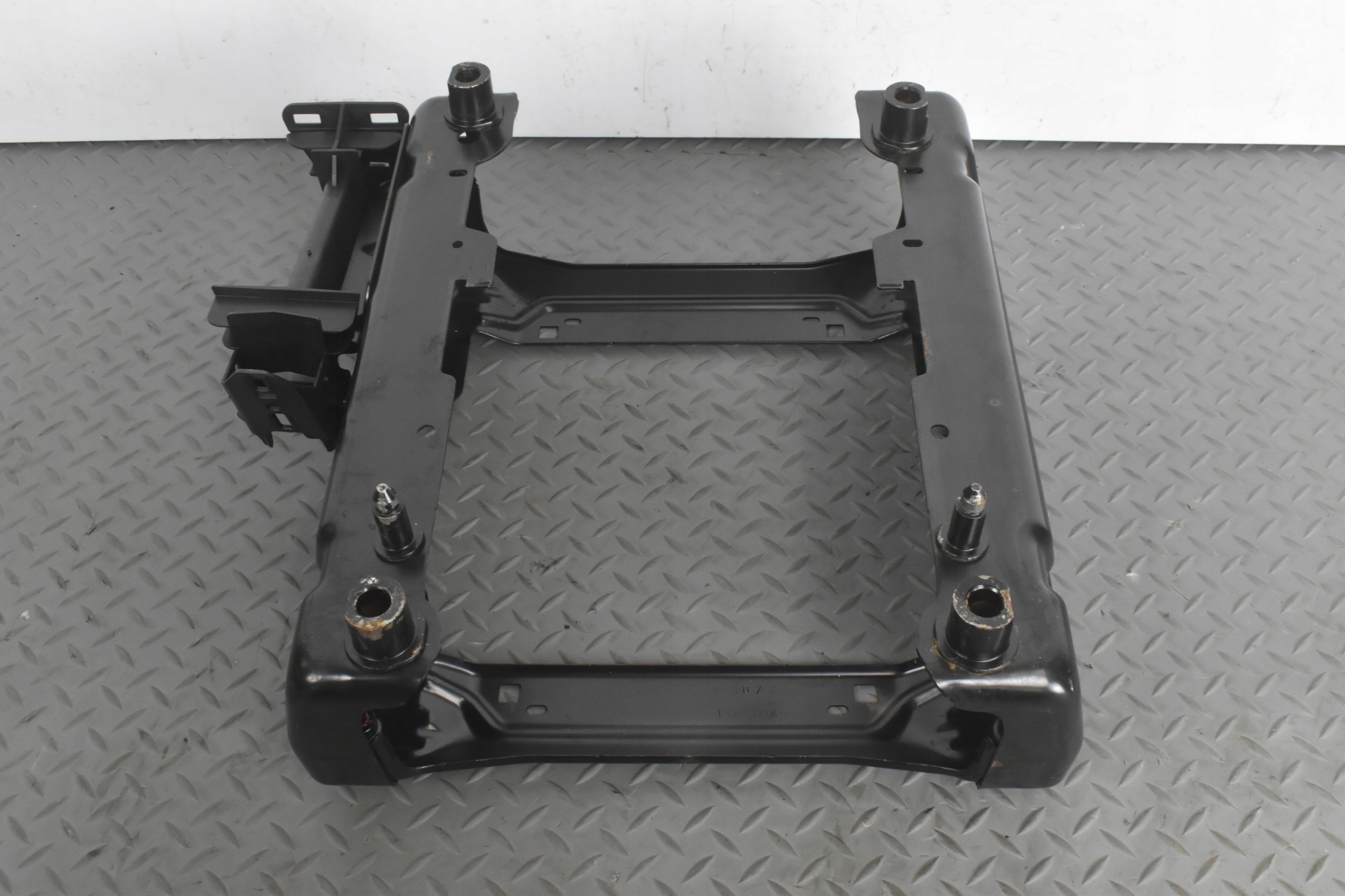 PODSTAWA MOCOWANIE STELAŻ FOTELA PRAWY PRZÓD JUMPY III EXPERT III PROACE II