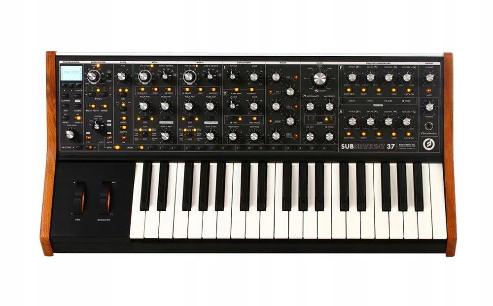 Moog Subsequent 37 analogový syntezátor