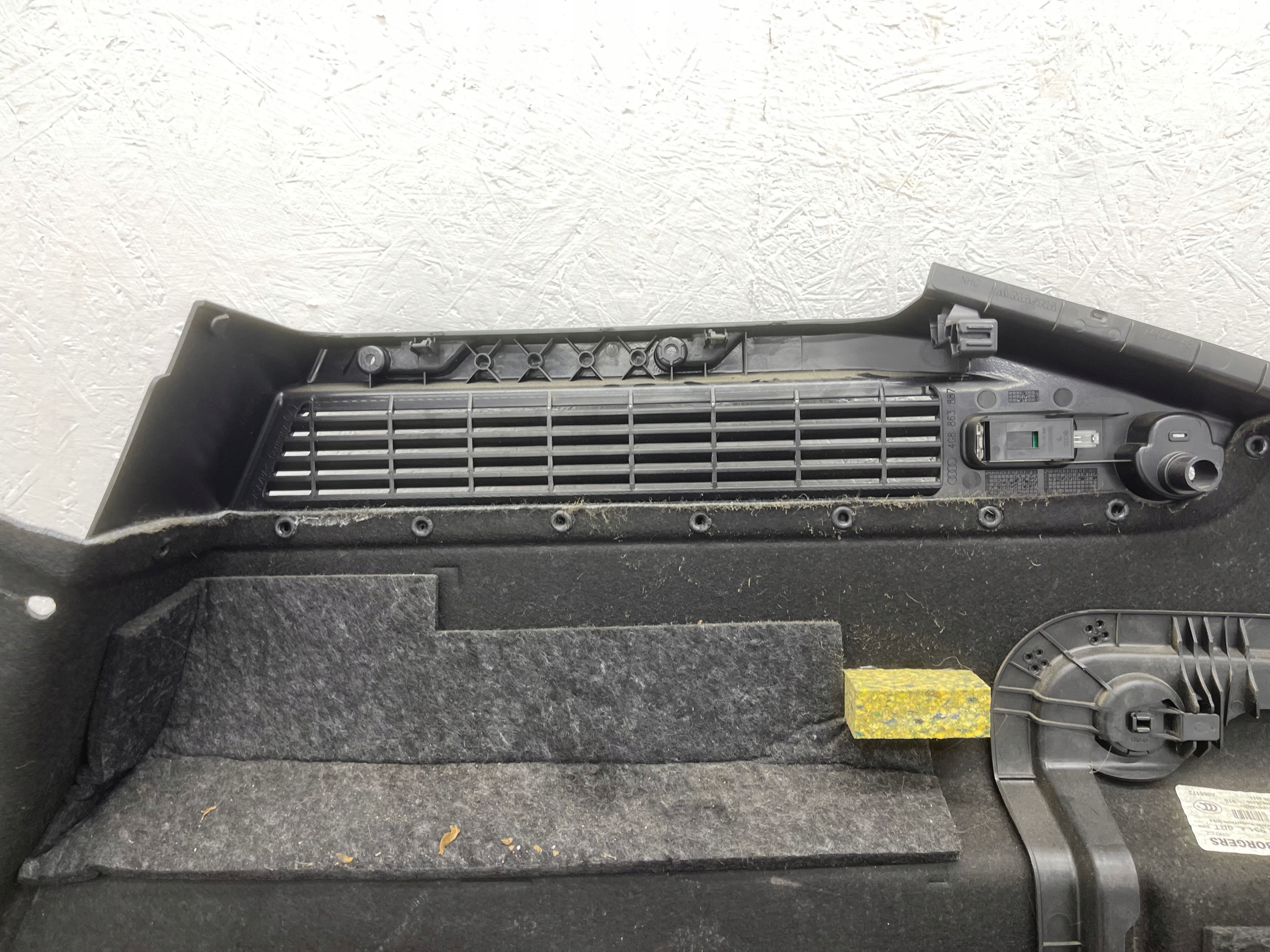 AUDI A7 4G boot upholstery left 4g8863887C