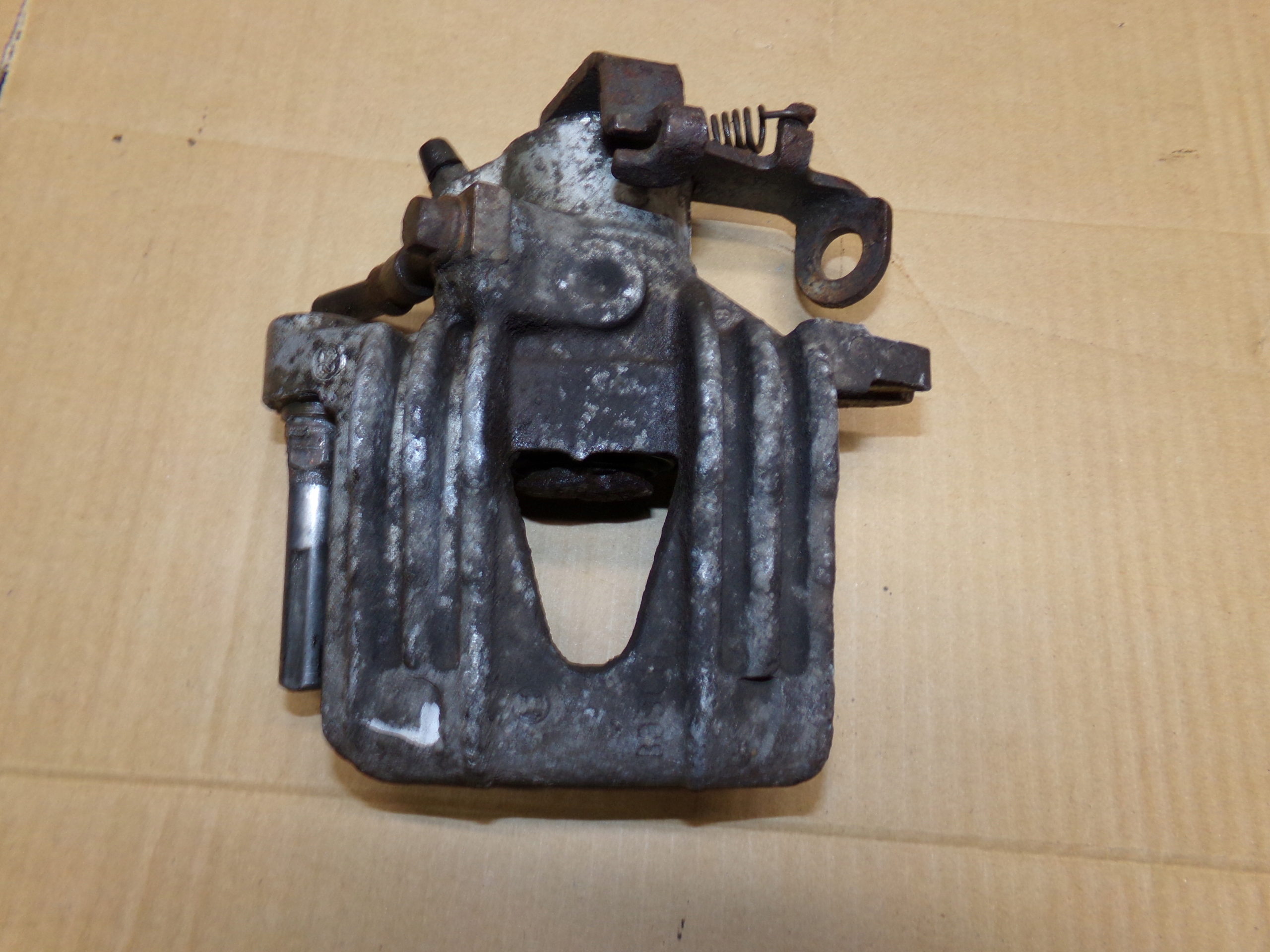 ZACISK HAMULCOWY LEWY TYŁ TYLNY ASTRA II ZAFIRA A