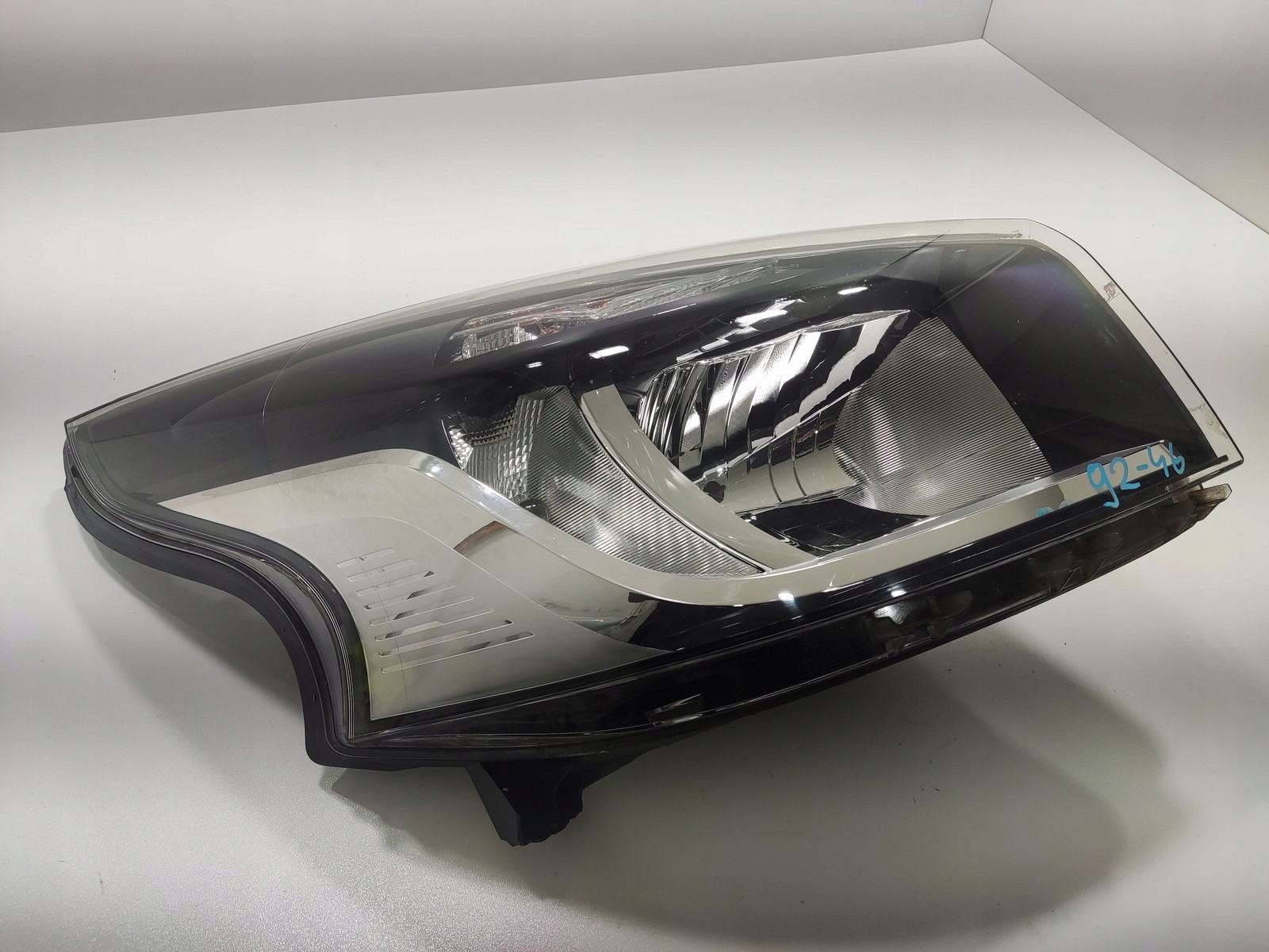 light right front front RENAULT TRAFIC III 2014-2019 260108047R EUROPA