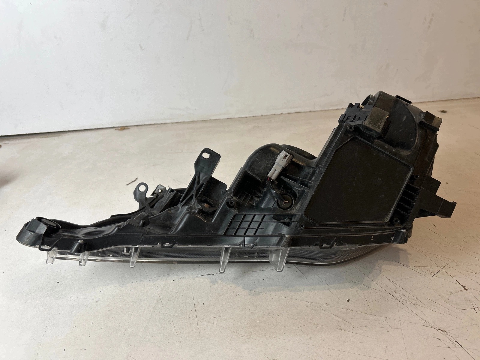 light front front right Toyota RAV4 IV lens