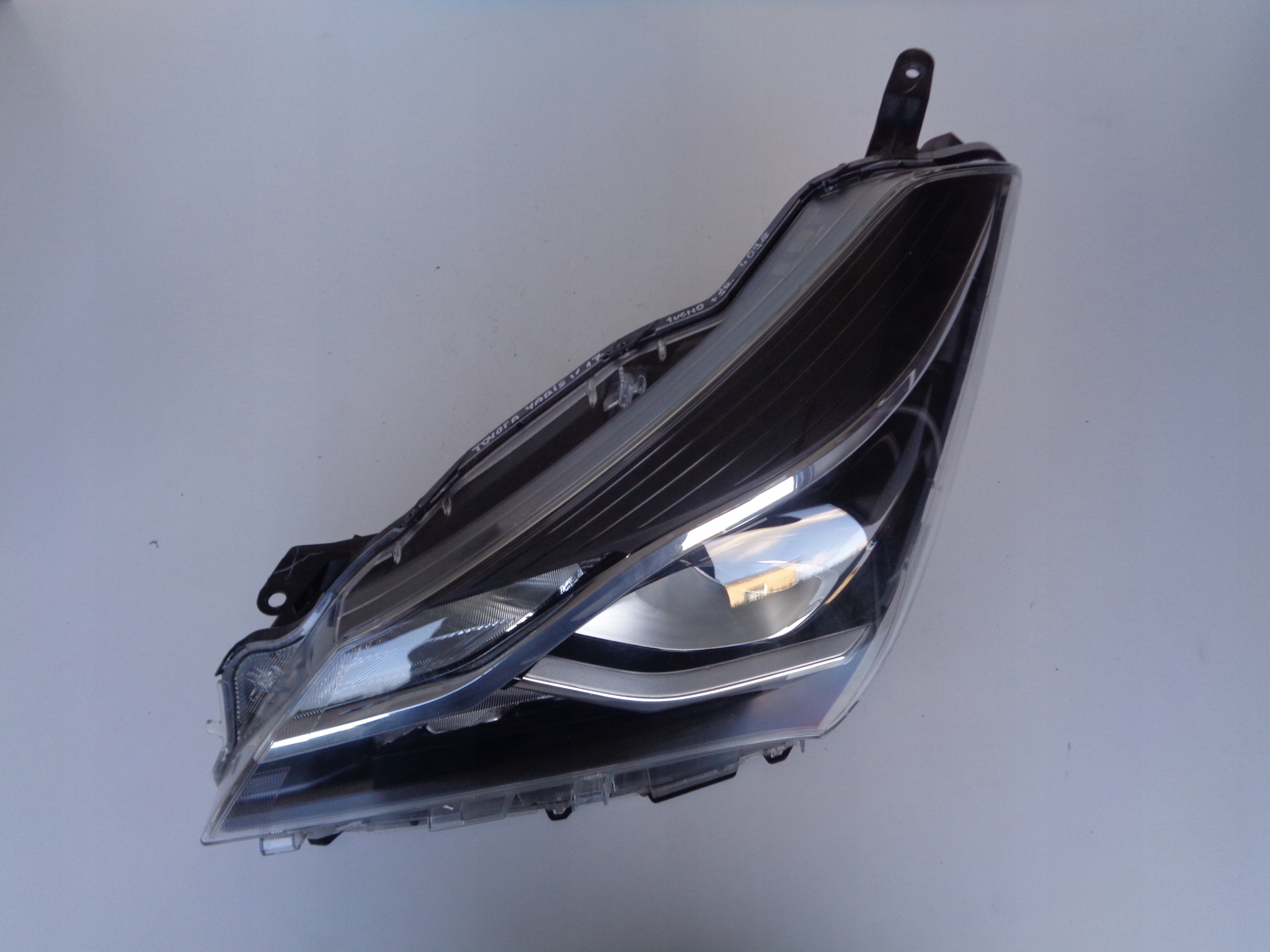 light left REFLEKTOR TOYOTA YARIS IV 17