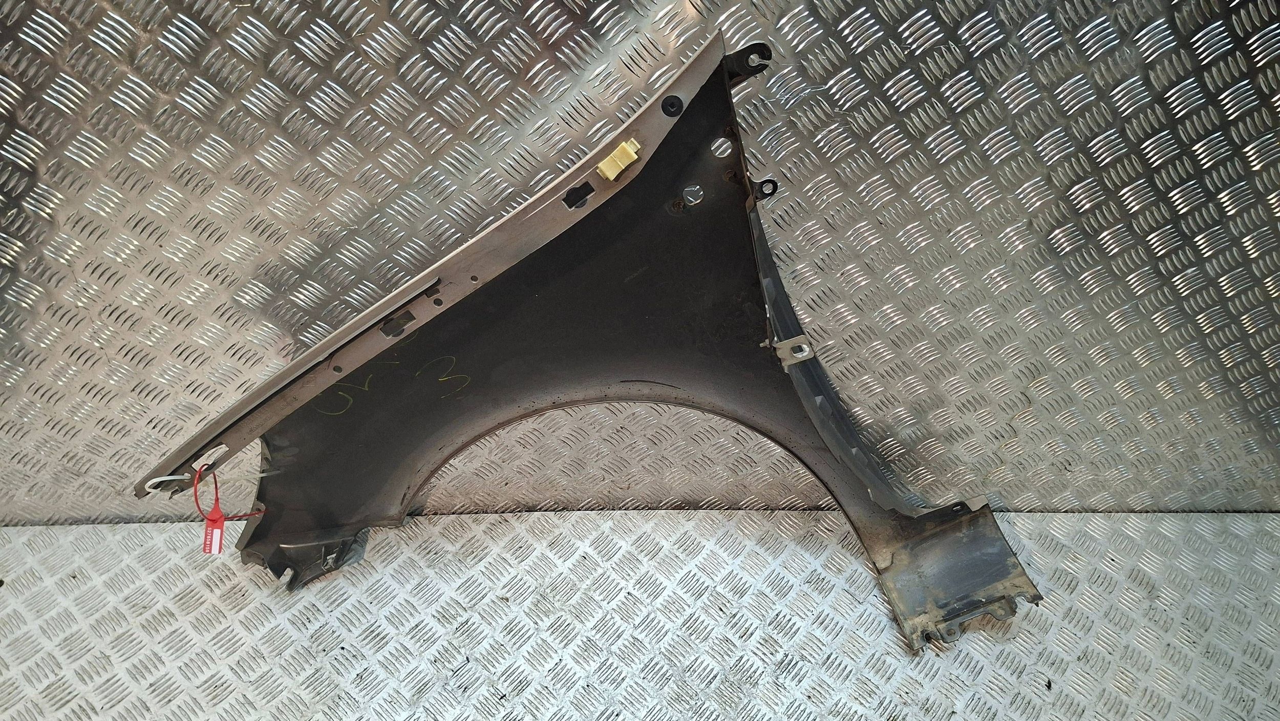 fender front right 185 8200256118 RENAULT CLIO III 2005-2012