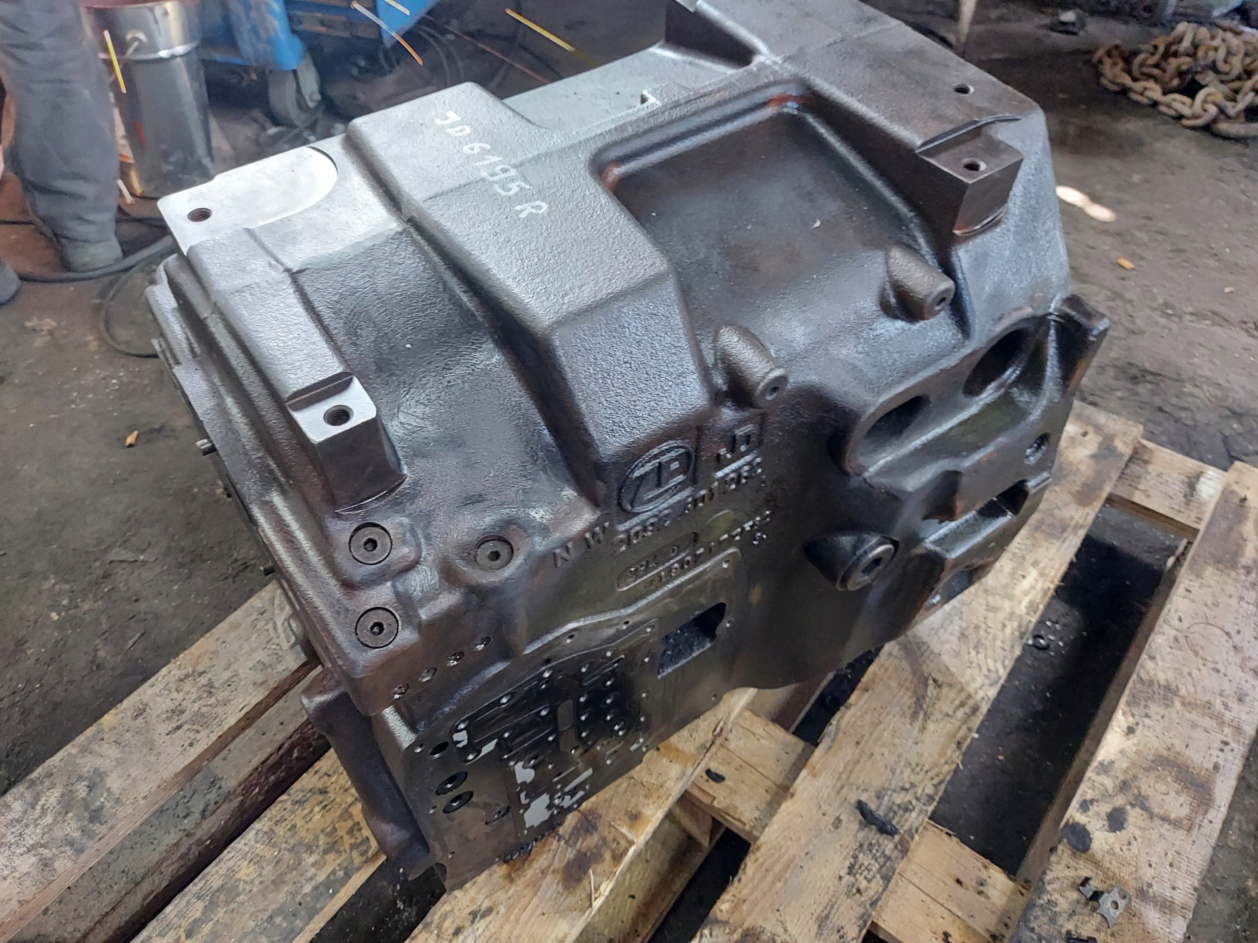 OBUDOWA SKRZYNI BIEGÓW AUTOPOWER 190717ZF62 JOHN DEERE 6195R 2017r.