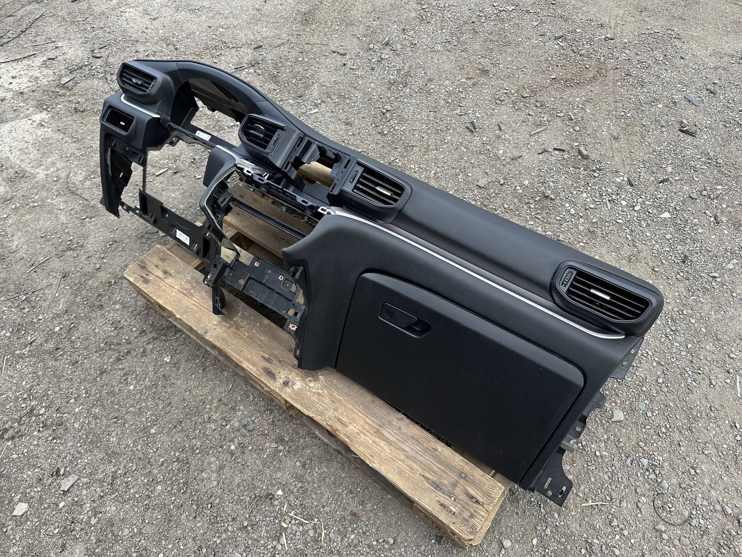 dashboard instrument panel cockpit console airbag airbag Ford Explorer 2020+