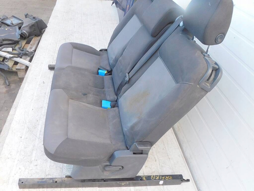 opel ZAFIRA b 1.9 08r диван зад кресла 2