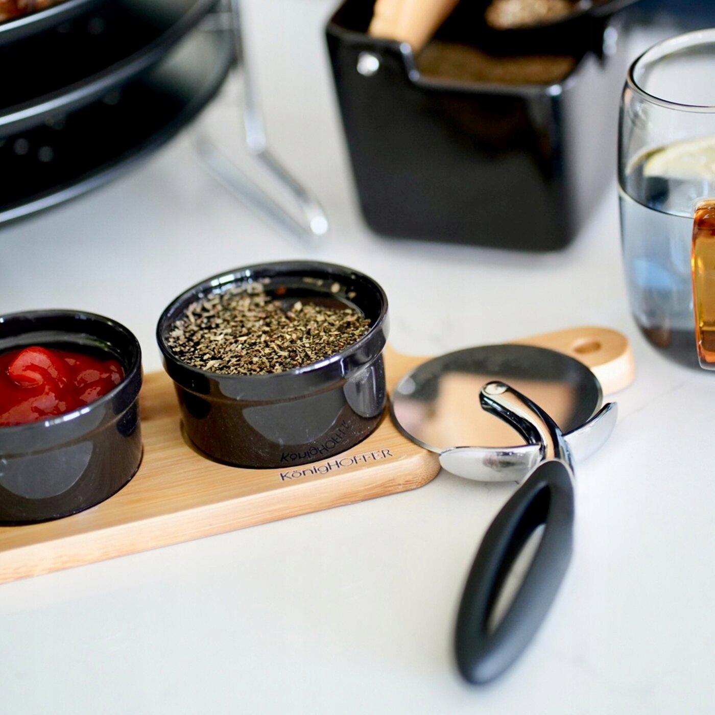 4 MISECZKI DO SOSÓW DIPÓW na desce bambusowej NBC Linia Porcelana NBC