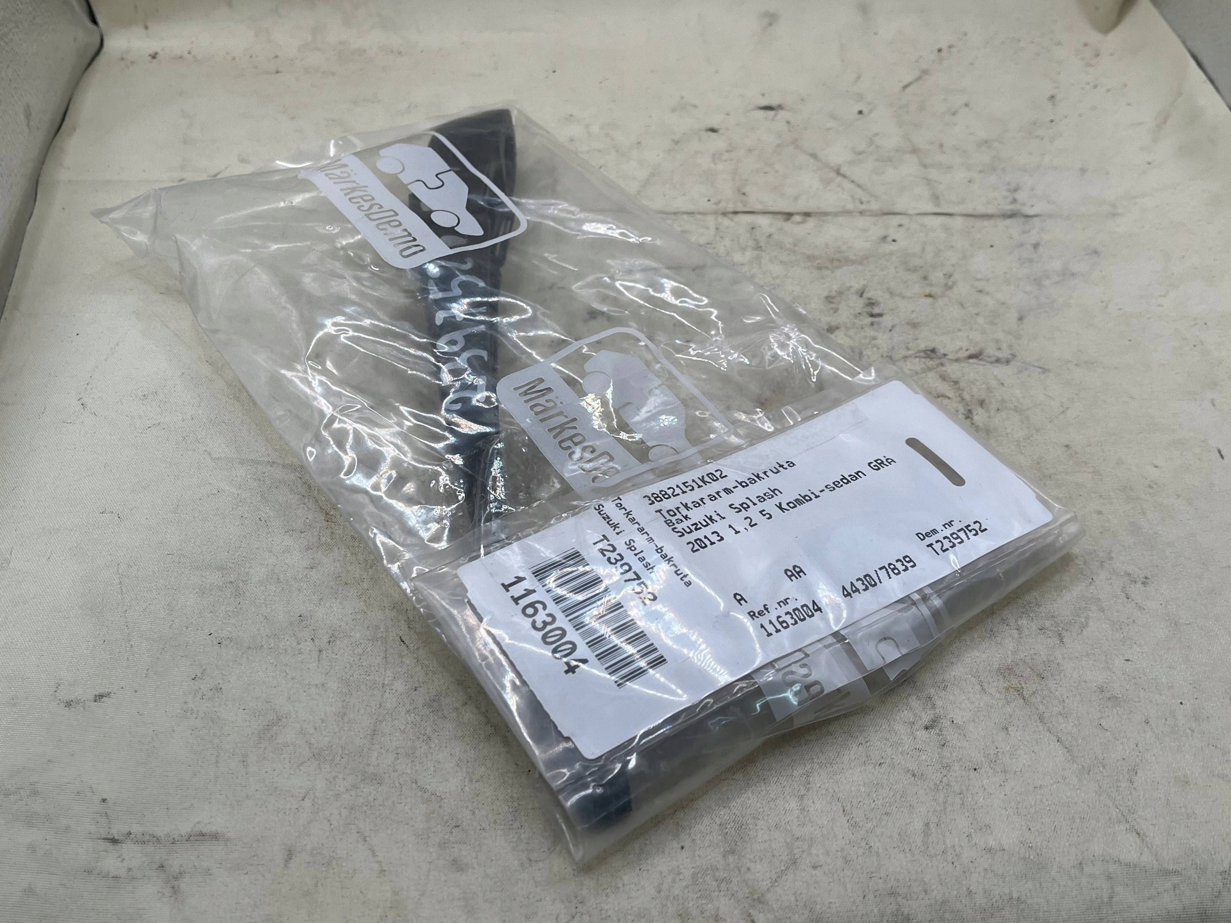 wischerarm heck 3882151K02 SWIFT VI MK8 17- !J