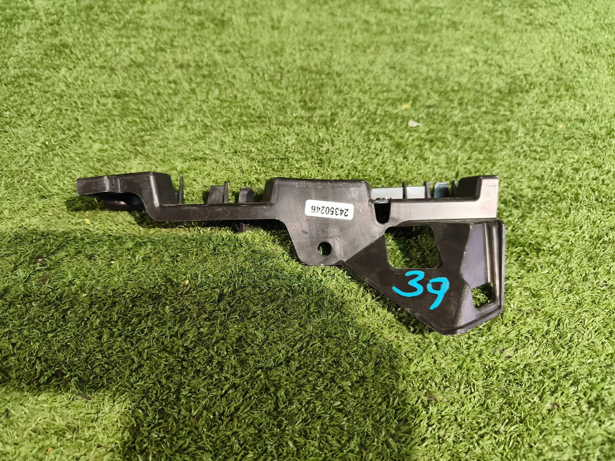 holder bumper bracket front right RENAULT TRAFIC III NR.39