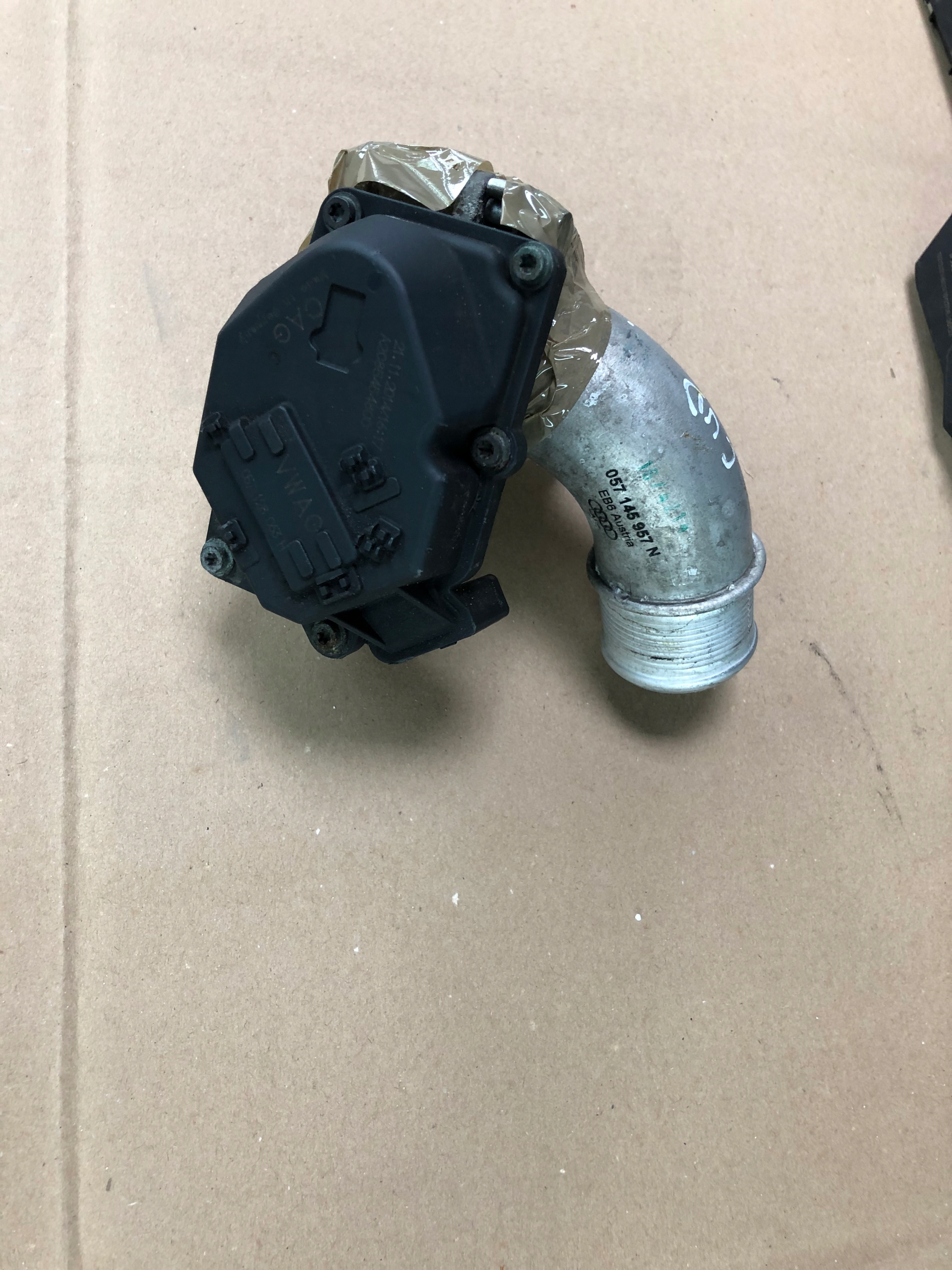 volkswagen oe 057128063H ДРОССЕЛЬНАЯ ЗАСЛОНКА