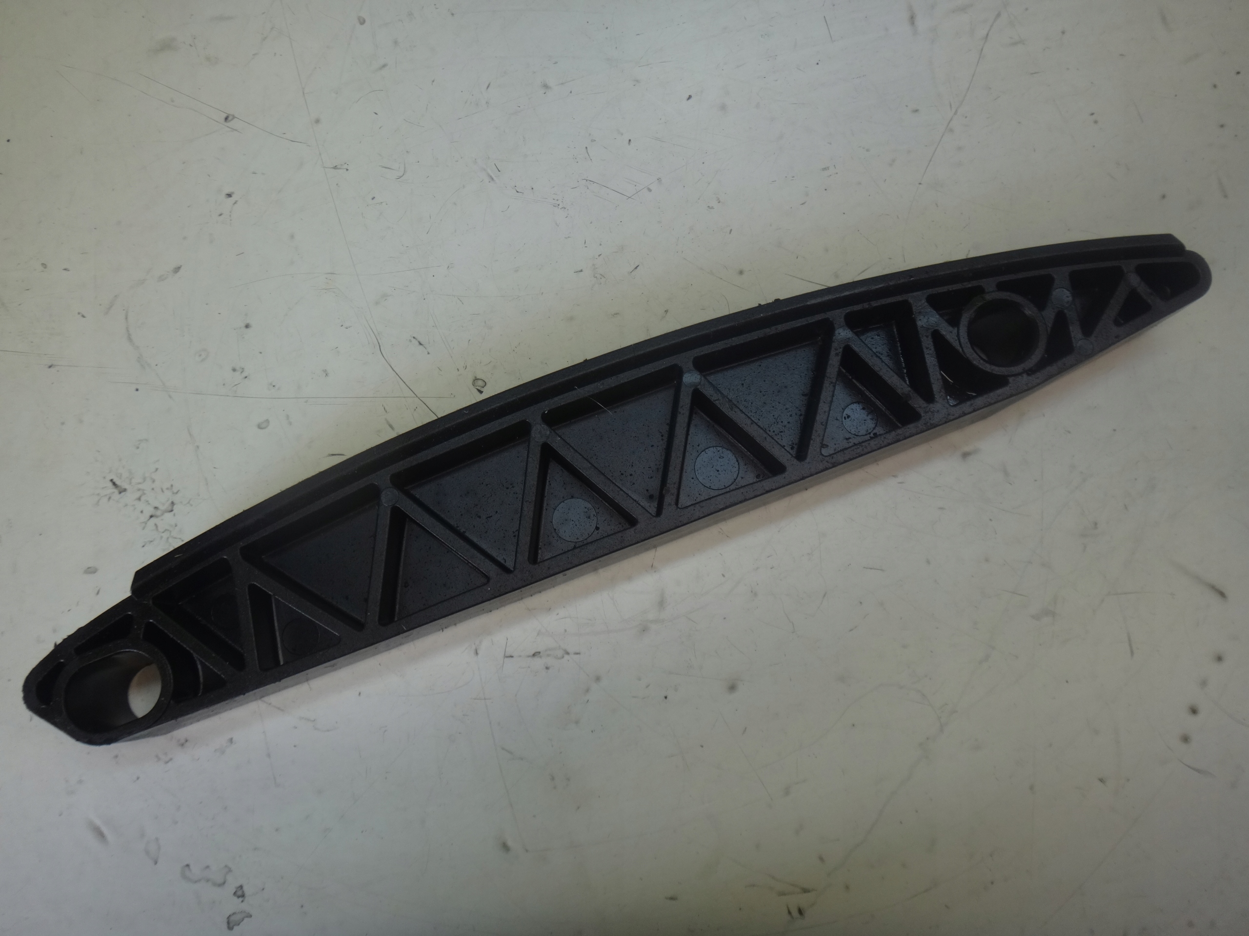 ŚLIZG PROWADNICA ROZRZĄDU BMW M3 E90 E92 E93 S65 4.0 V8 Numer katalogowy części 7838868