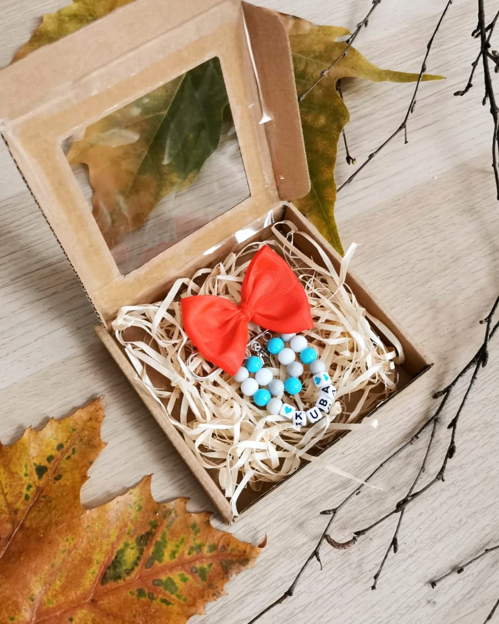 BROSZKA DO WÓZKA z czerwoną kokardką dla dziewczynki różowa Kod producenta 5905829597227