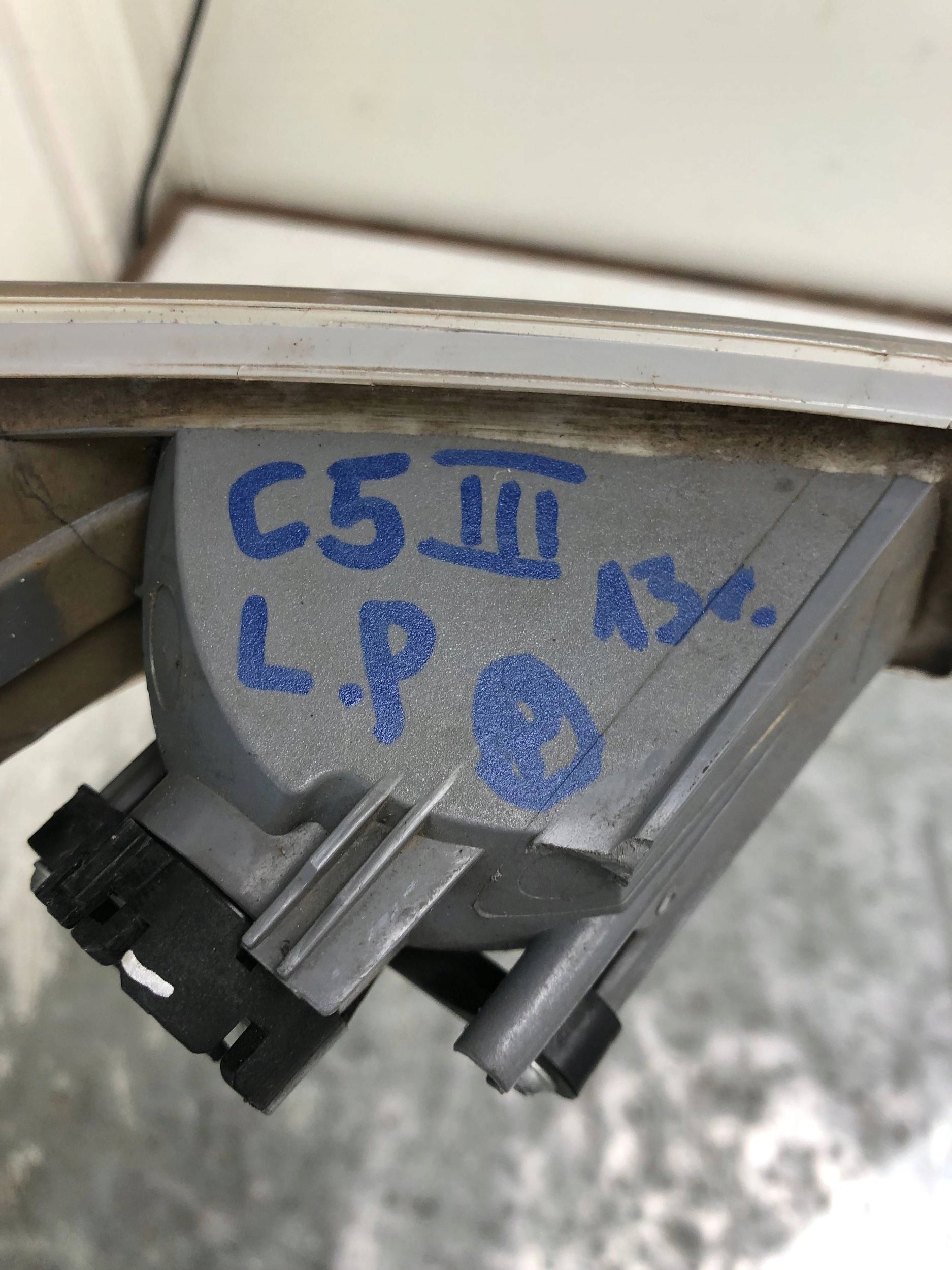 fog light left front CITROEN C5 III 271561-00