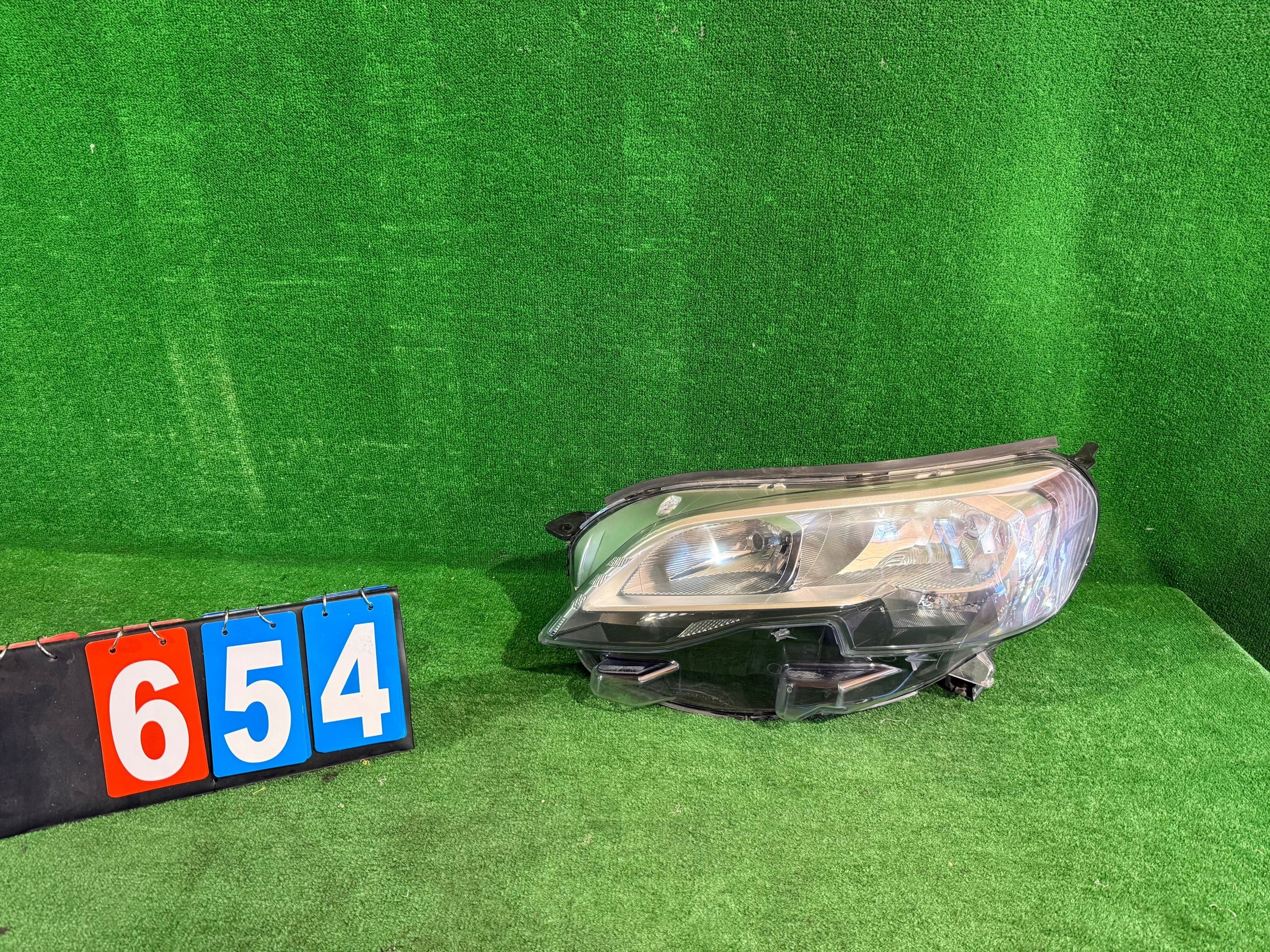 REFLEKTOR left PEUGEOT EXPERT III NR:654