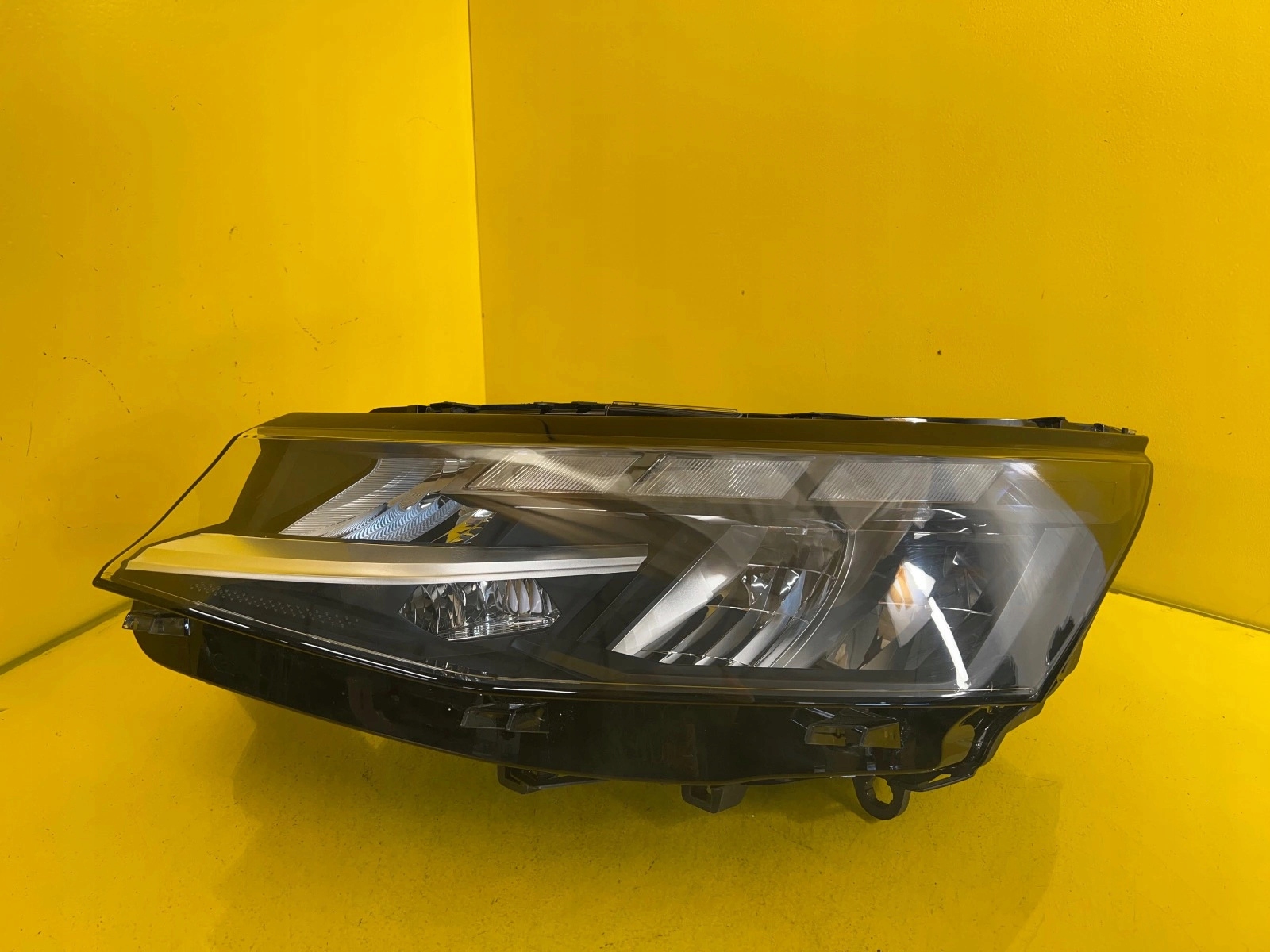 VW T7 TRANSPORTER LIGHT LEFT 7T1941035AC LED
