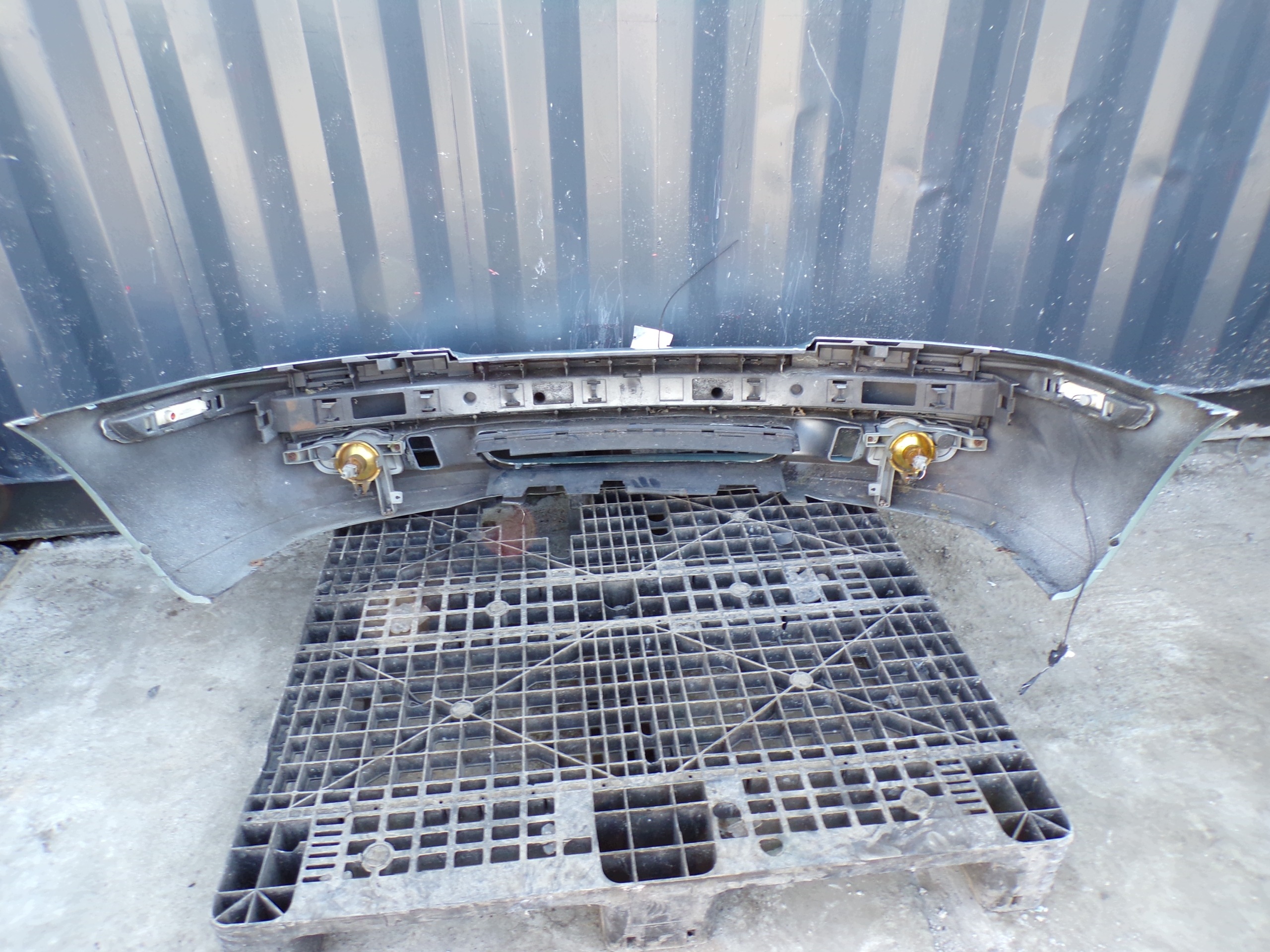 front bumper front VOLVO V40 1 and S40 1 and colour 352-22 (R1)