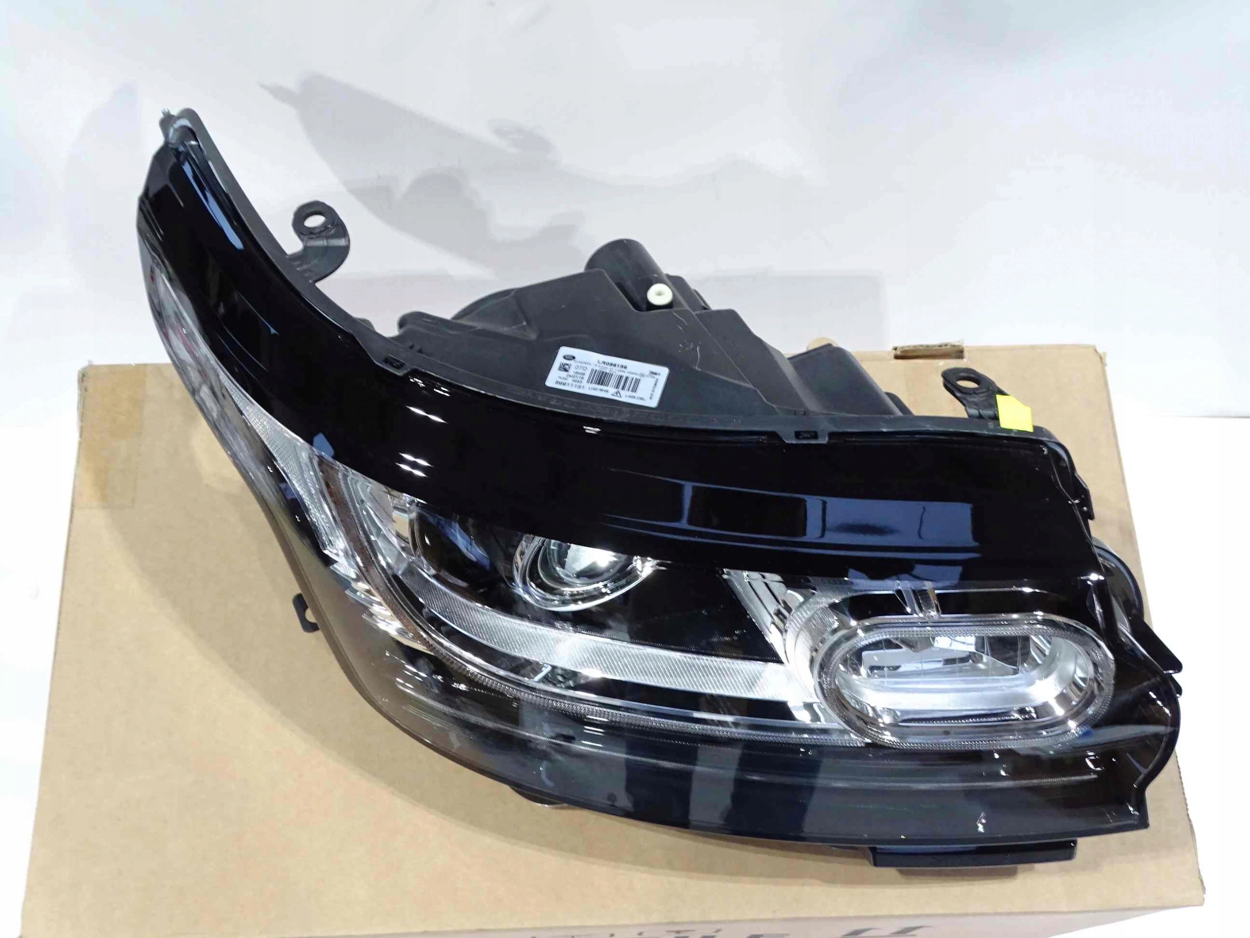 lampa BI XENON skrętny RH 16 PIN RANGE ROVER L405 Producent części Land Rover OE