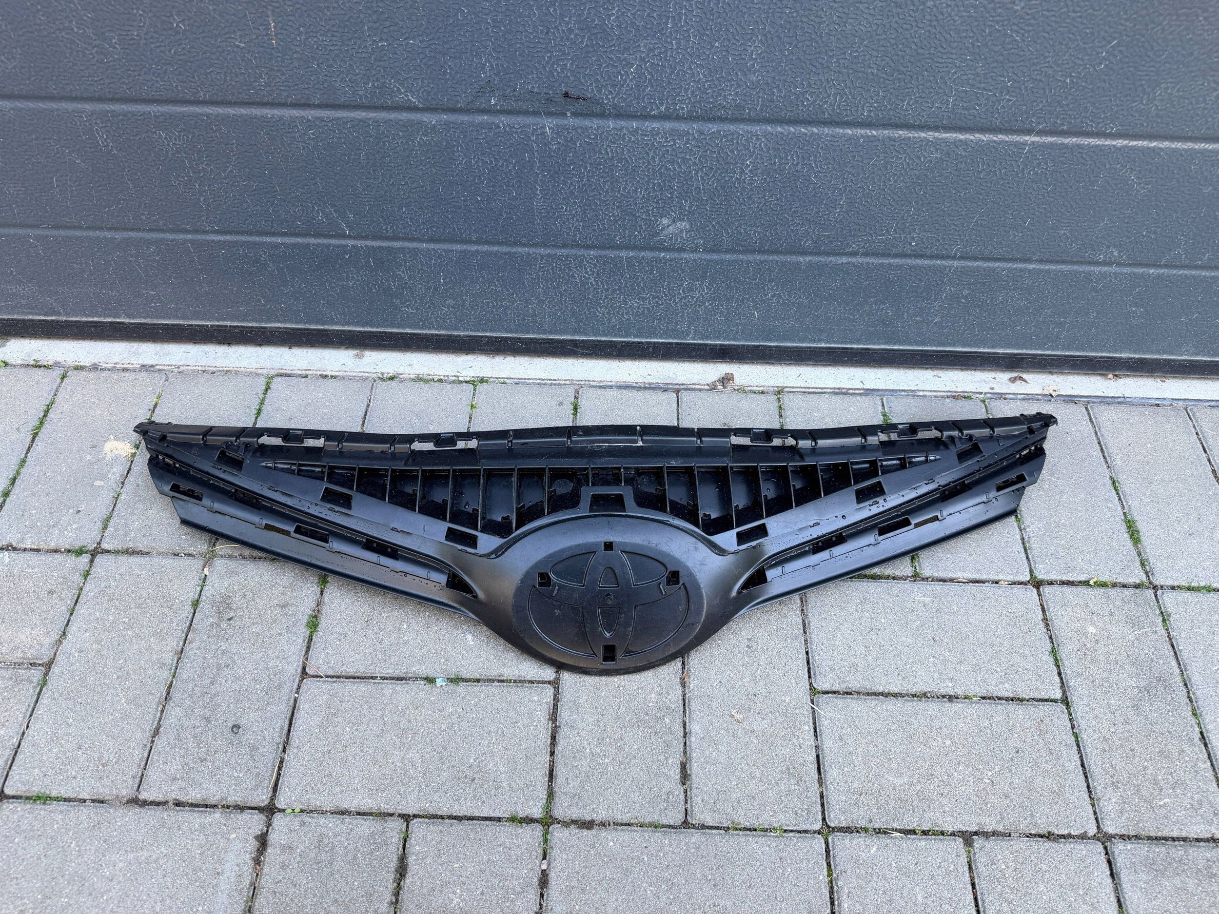 Toyota Avensis T27 15- Lift Grille