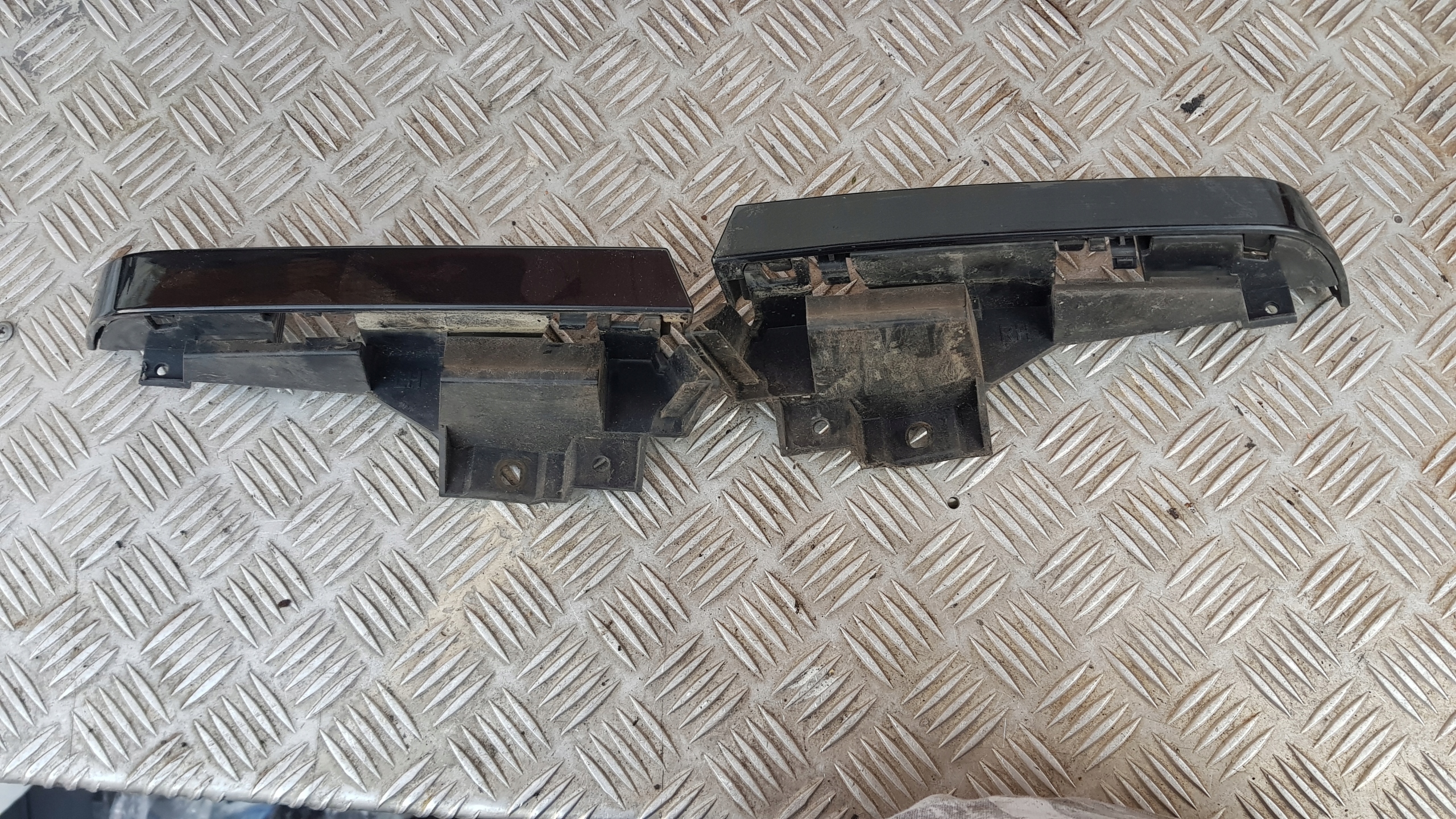 BMW E46 moulding below LAMPE left right BLACK SAPPHIRE COMPACT