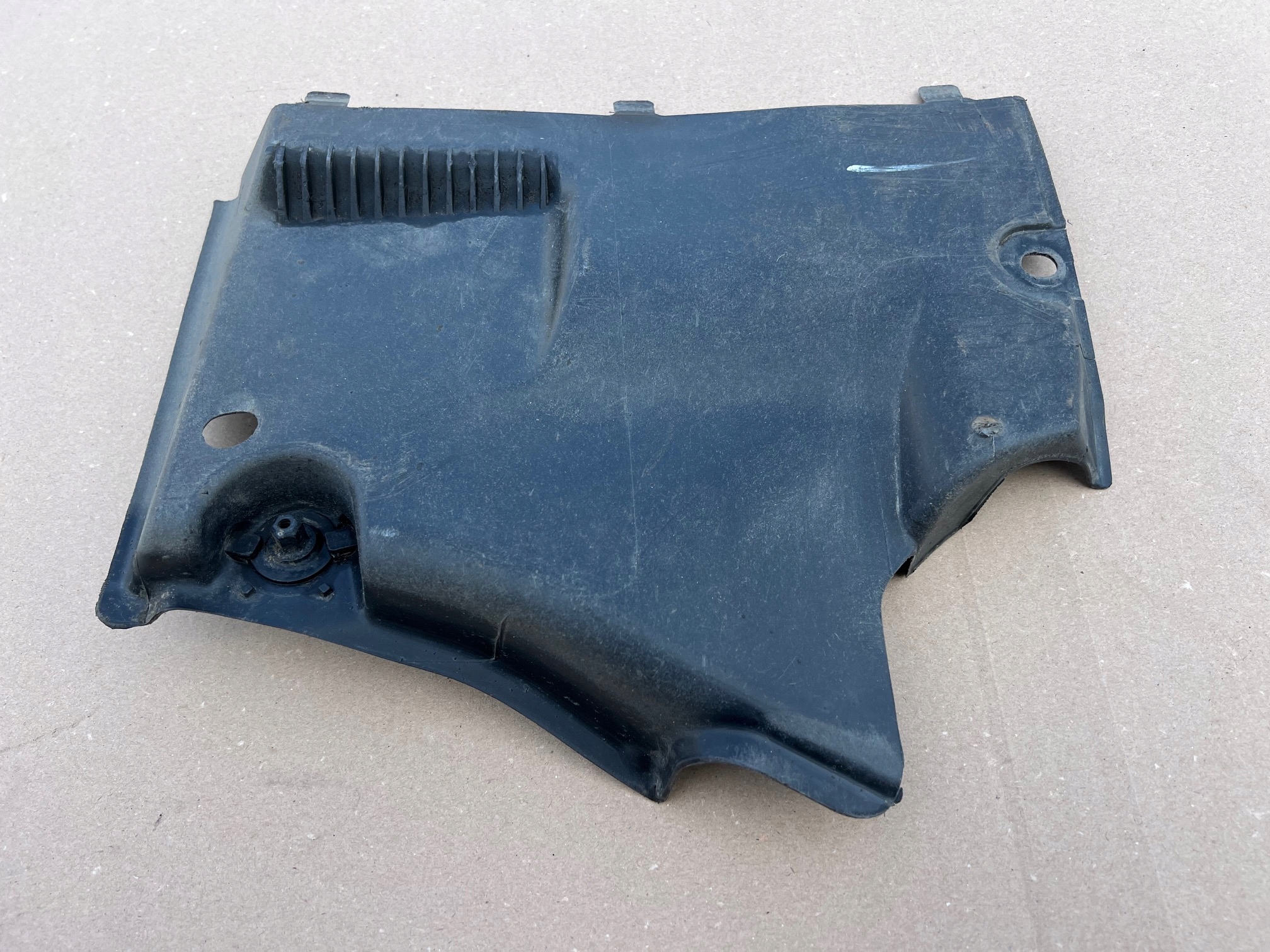 AUDI A4 B8 LIFT Blende Abdeckung abdeckung des Bodens Unterfahrschutz links 8K0825201E