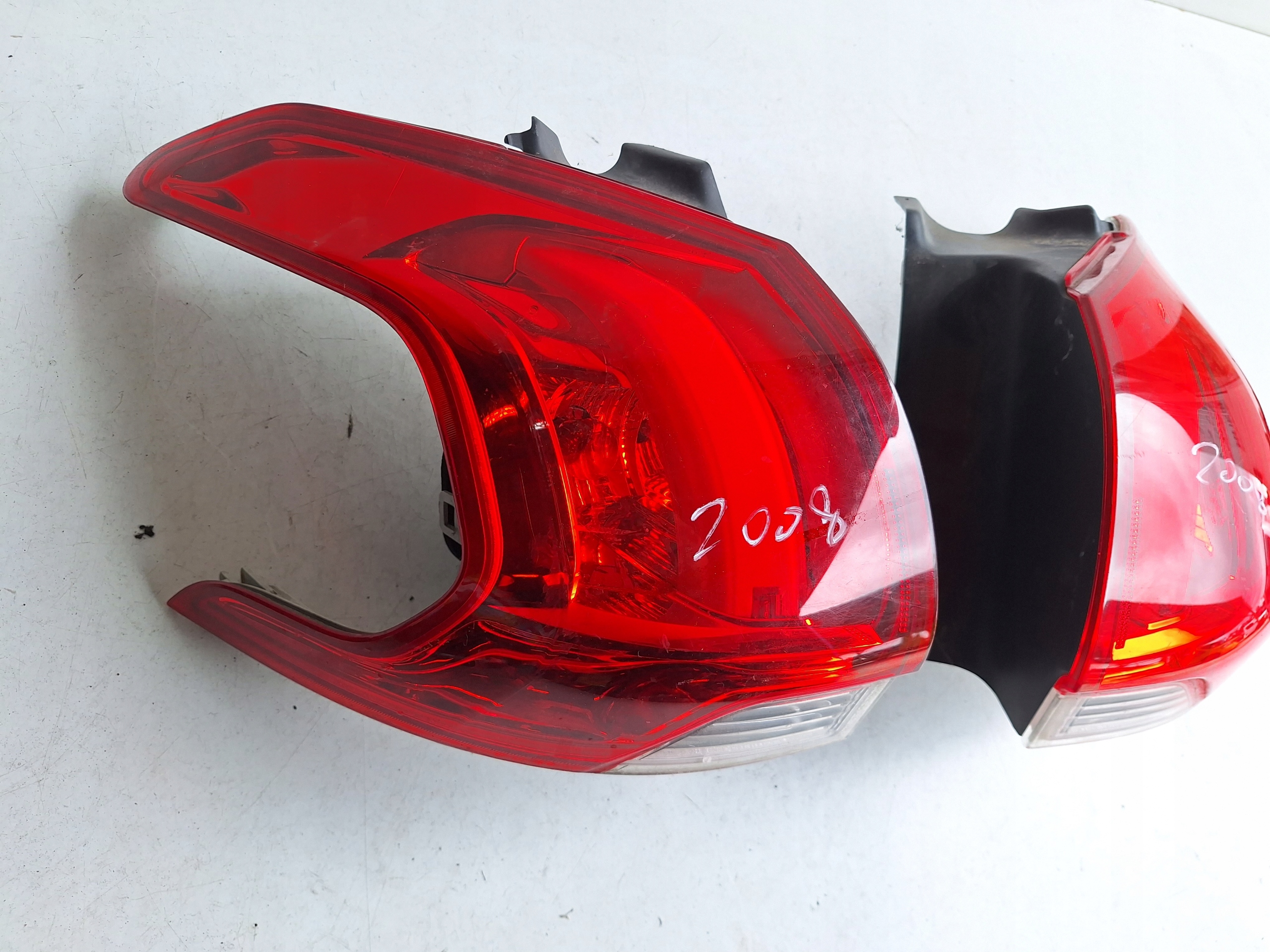 PEUGEOT 2008 and 12-16 light rear part left