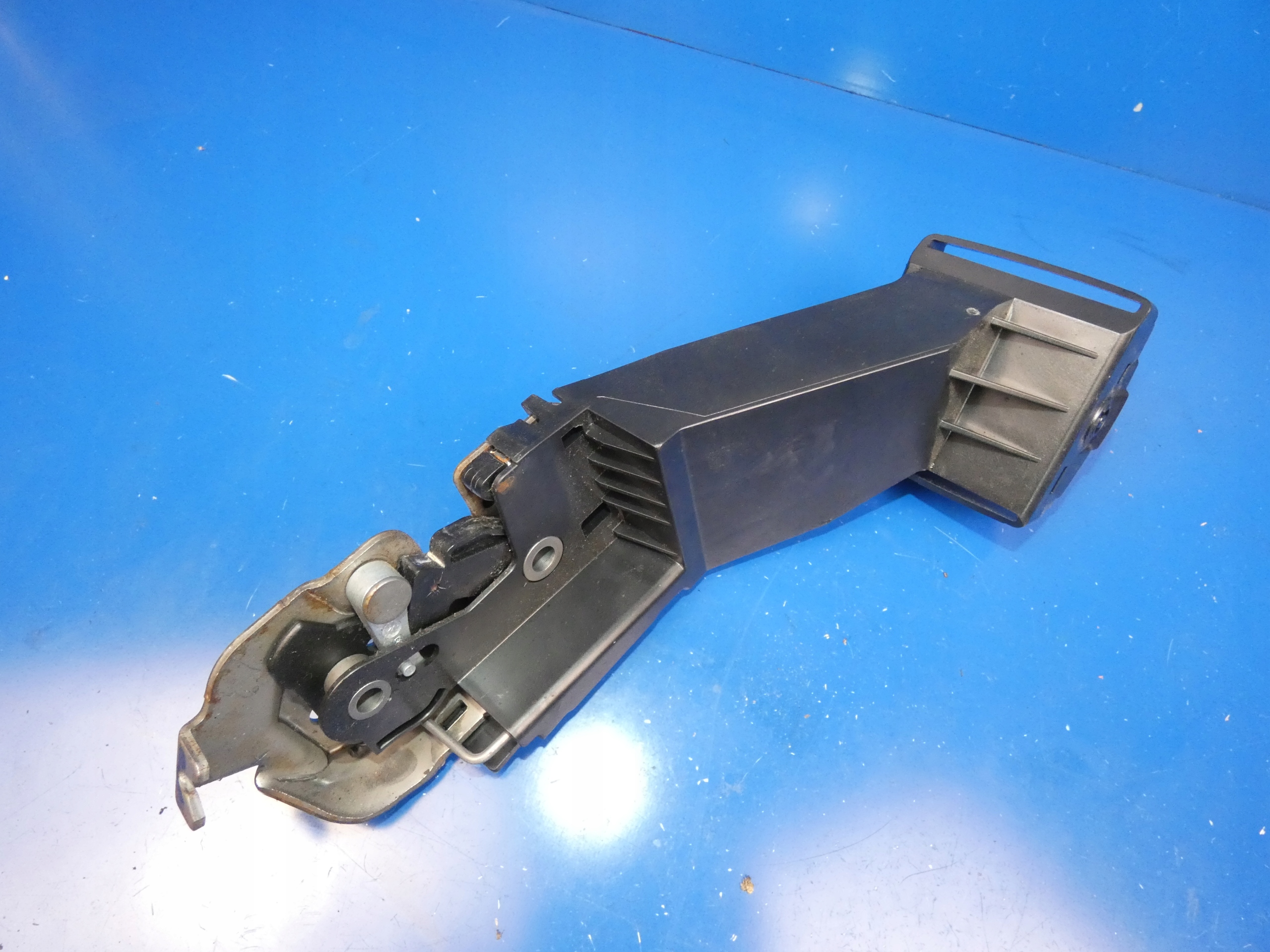 HYUNDAI IX35 lock OPARCIA KANAPY left rear part rear