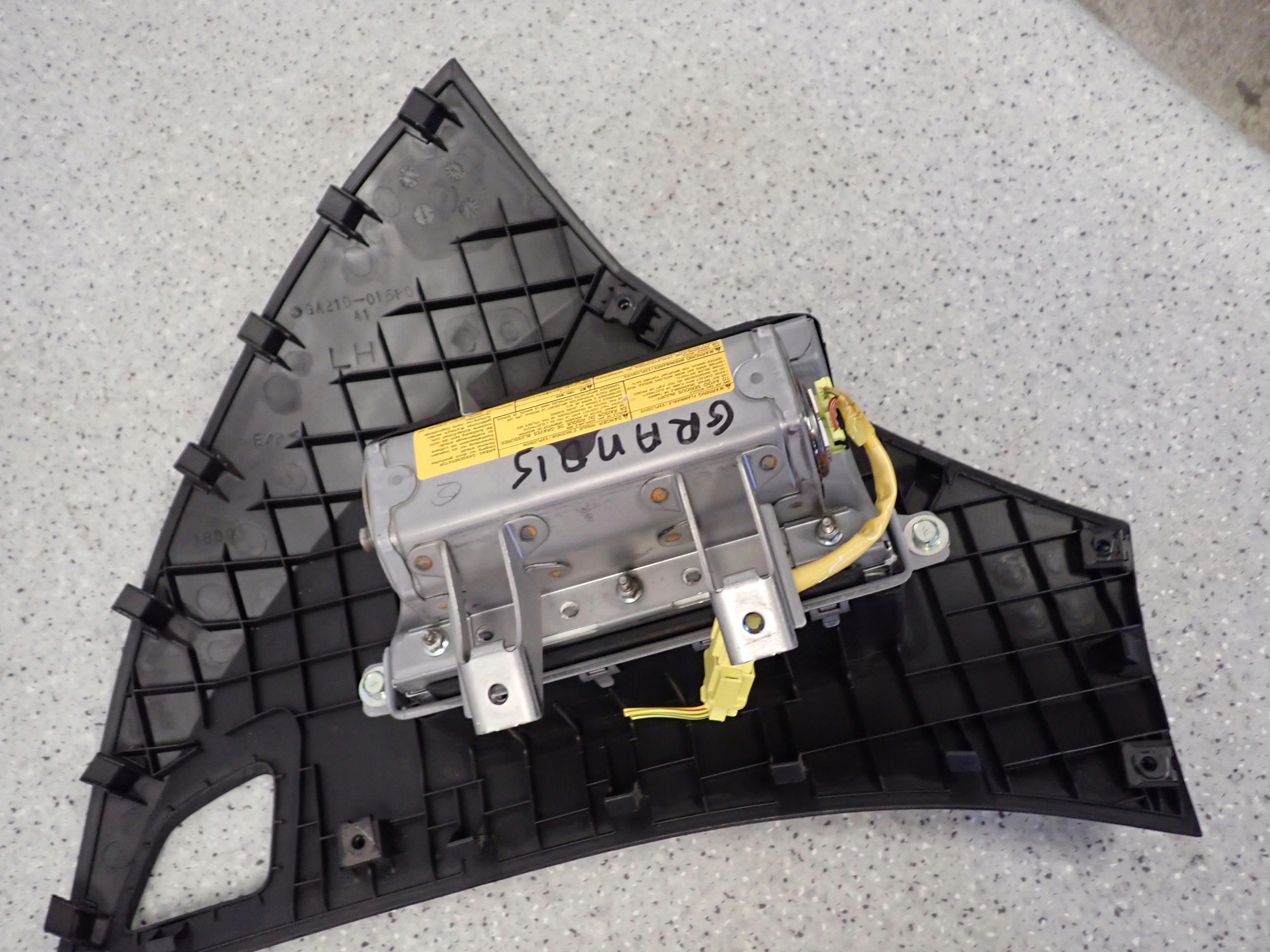 mitsubishi GRANDIS 03-11 Подушки европа