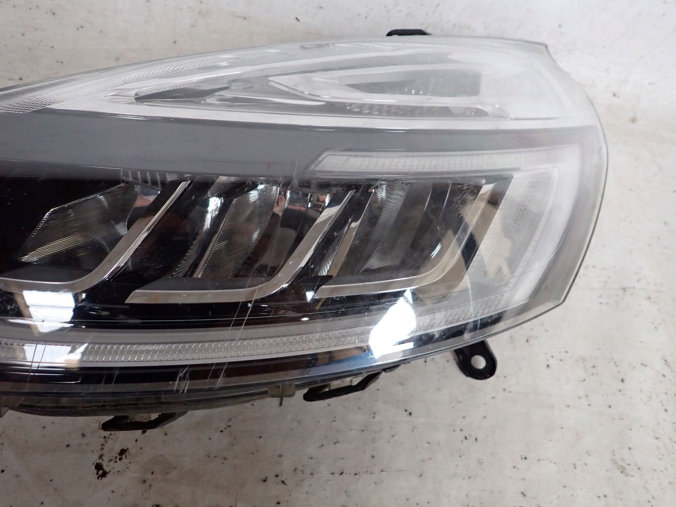 RENAULT CLIO 4 IV LIFT light left front front FULL LED 260601381R